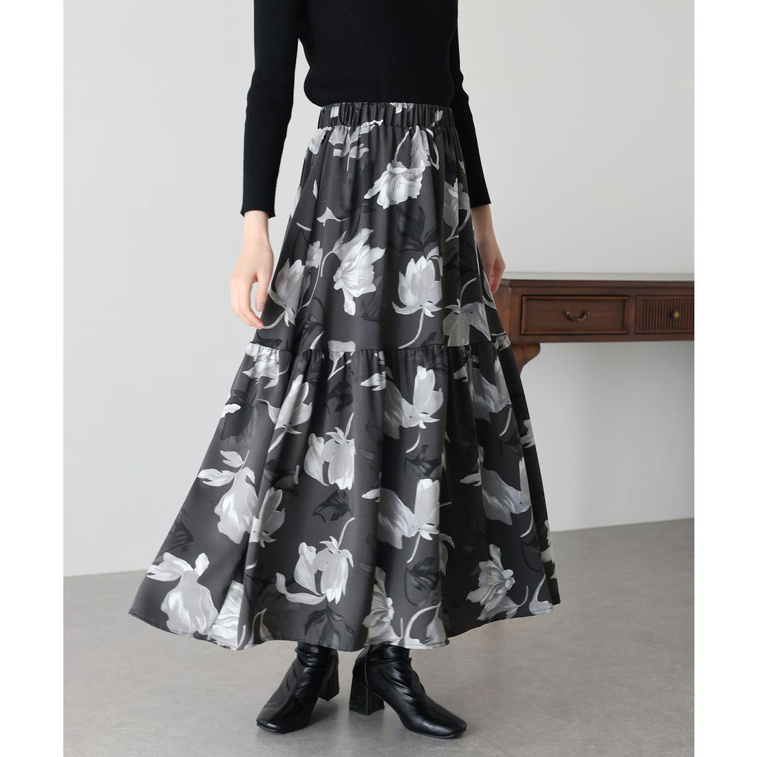 ブルーイースト BLUEEAST フラワーティアードスカート (グレー) グレー