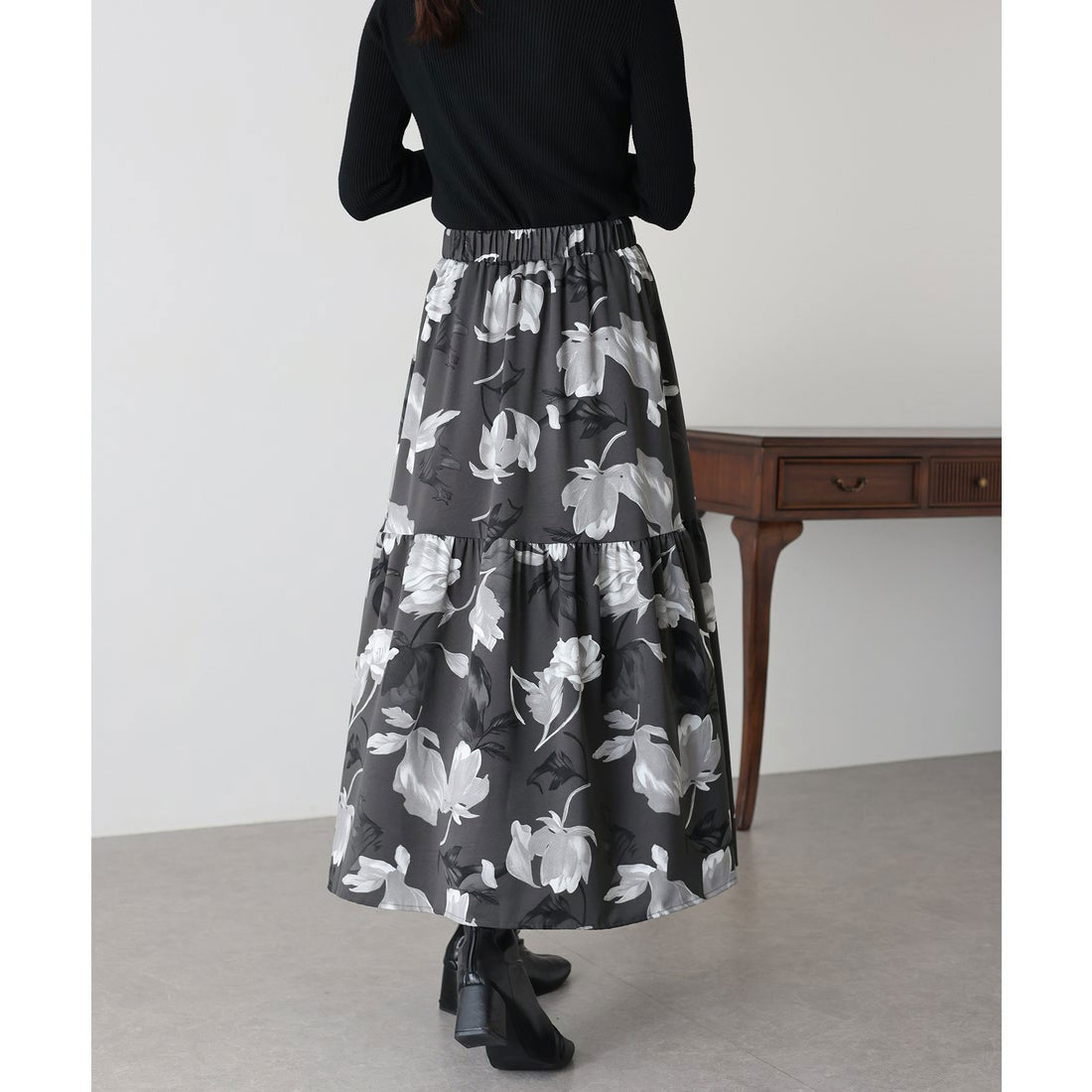 ブルーイースト BLUEEAST フラワーティアードスカート (グレー) グレー