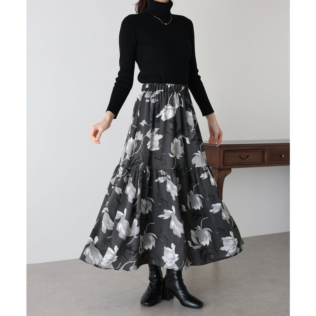 ブルーイースト BLUEEAST フラワーティアードスカート (グレー) グレー