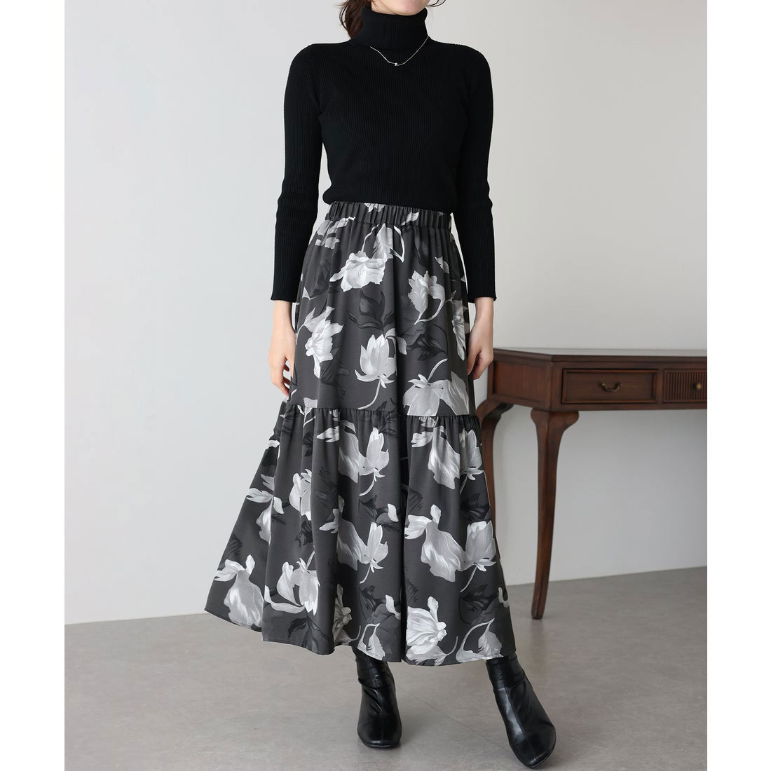 ブルーイースト BLUEEAST フラワーティアードスカート (グレー) グレー