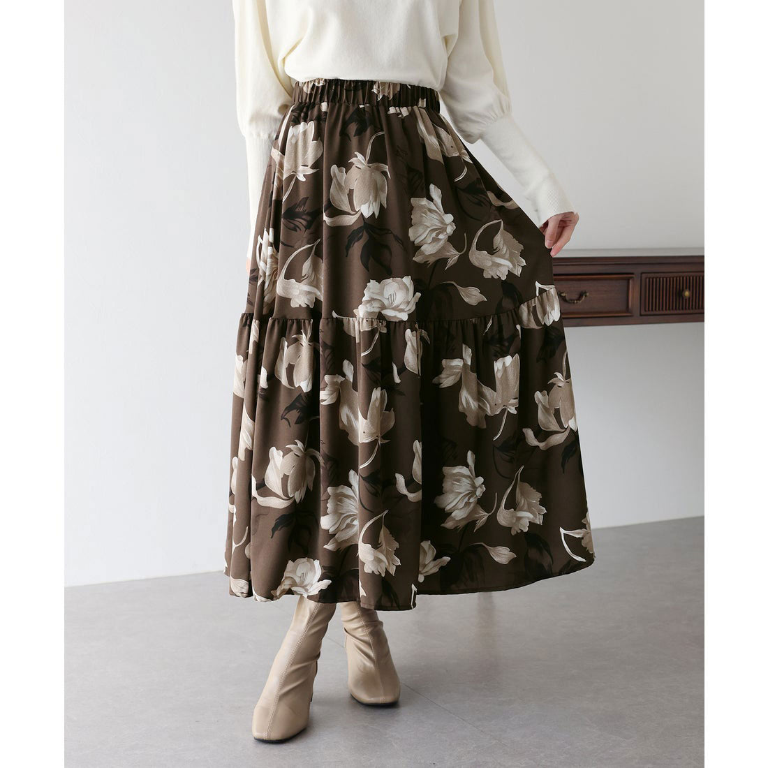 ブルーイースト BLUEEAST フラワーティアードスカート (グレー) グレー