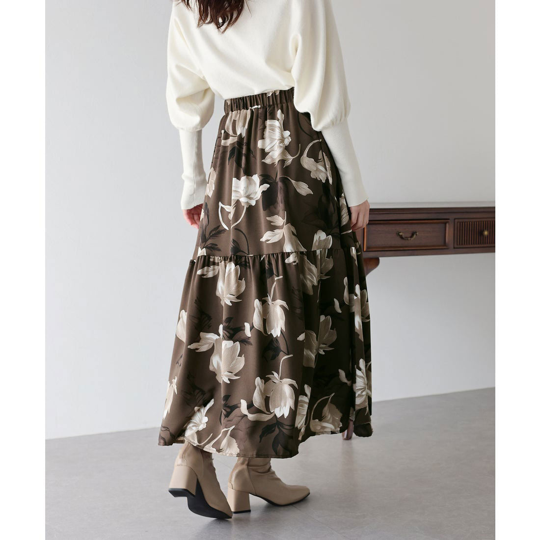 ブルーイースト BLUEEAST フラワーティアードスカート (グレー) グレー