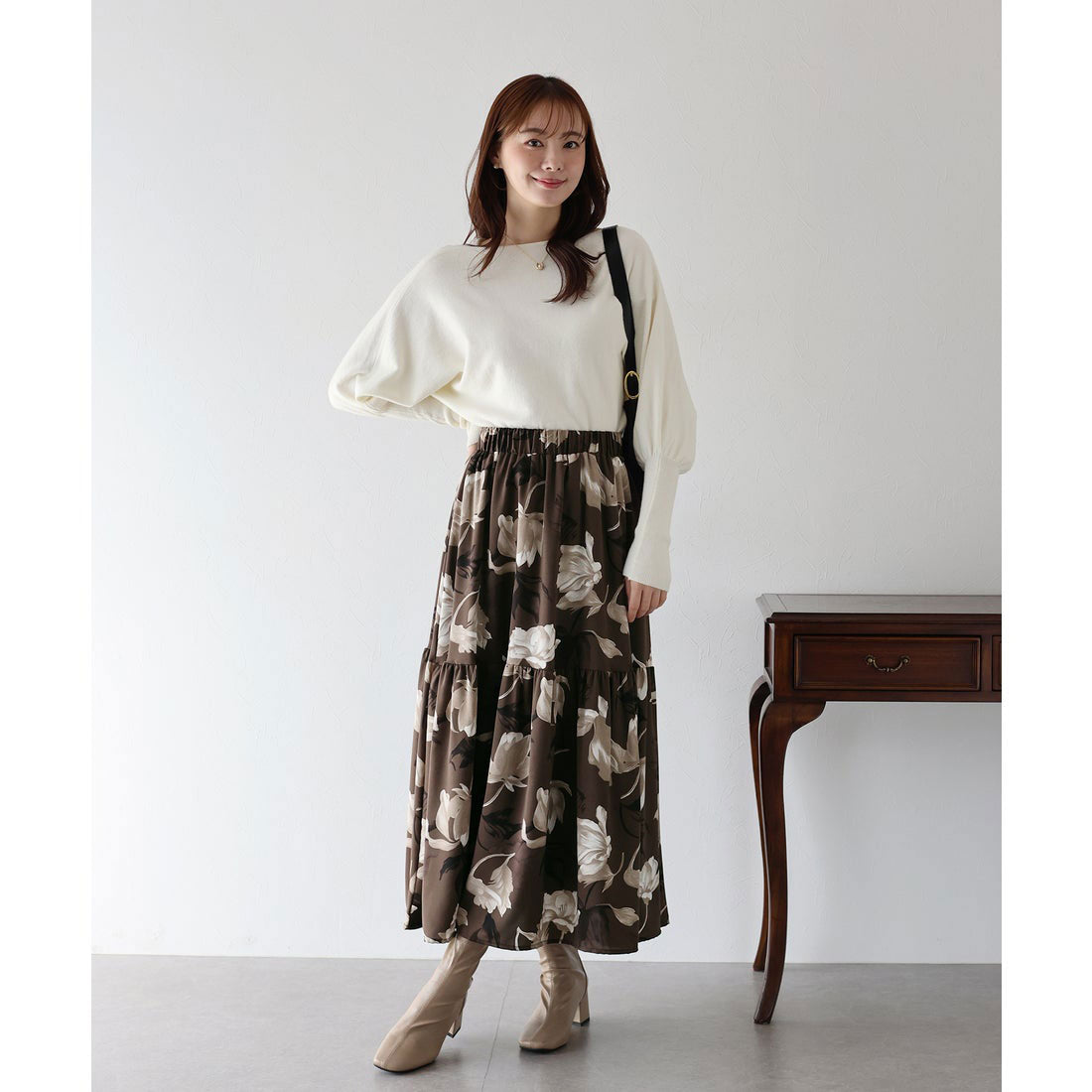 ブルーイースト BLUEEAST フラワーティアードスカート (グレー) グレー