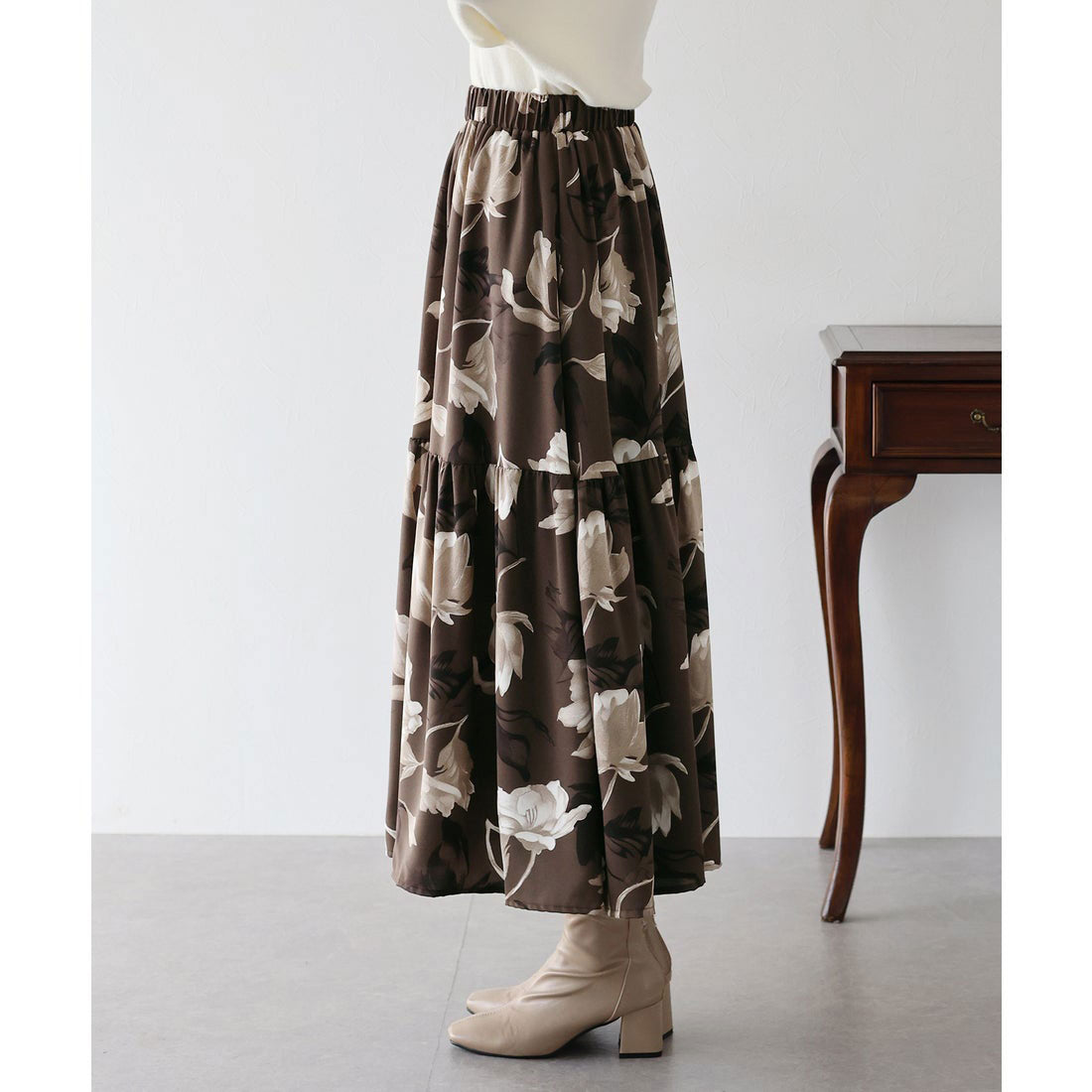 ブルーイースト BLUEEAST フラワーティアードスカート (グレー) グレー