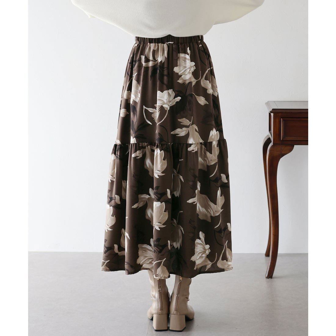 ブルーイースト BLUEEAST フラワーティアードスカート (グレー) グレー