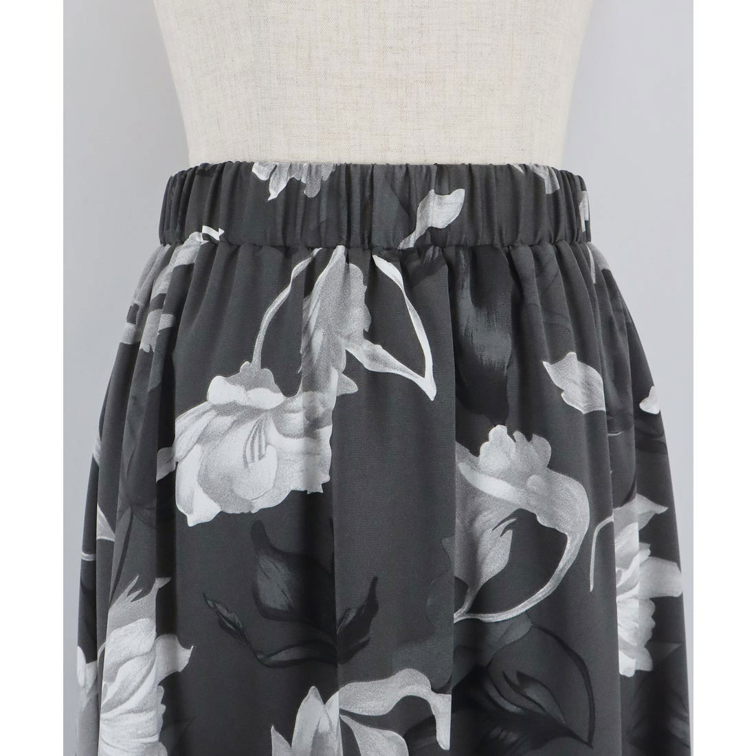 ブルーイースト BLUEEAST フラワーティアードスカート (グレー) グレー