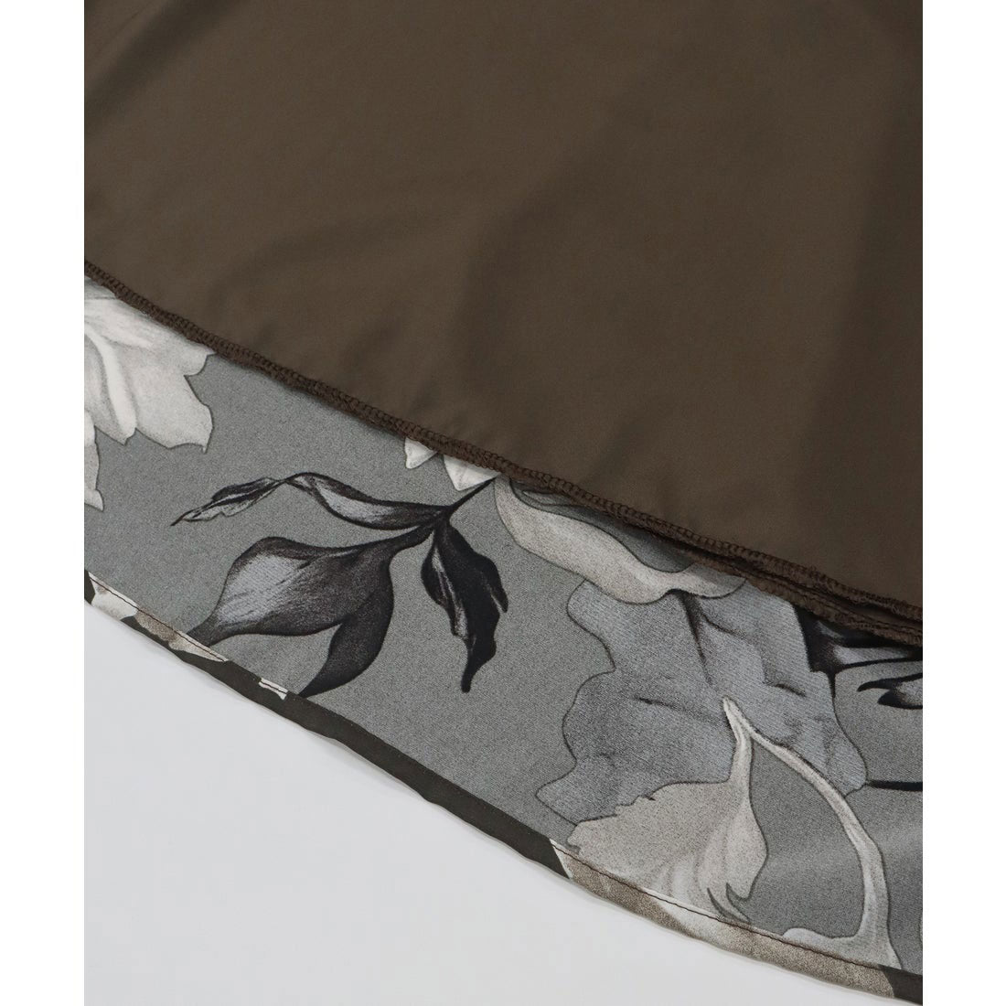 ブルーイースト BLUEEAST フラワーティアードスカート (グレー) グレー