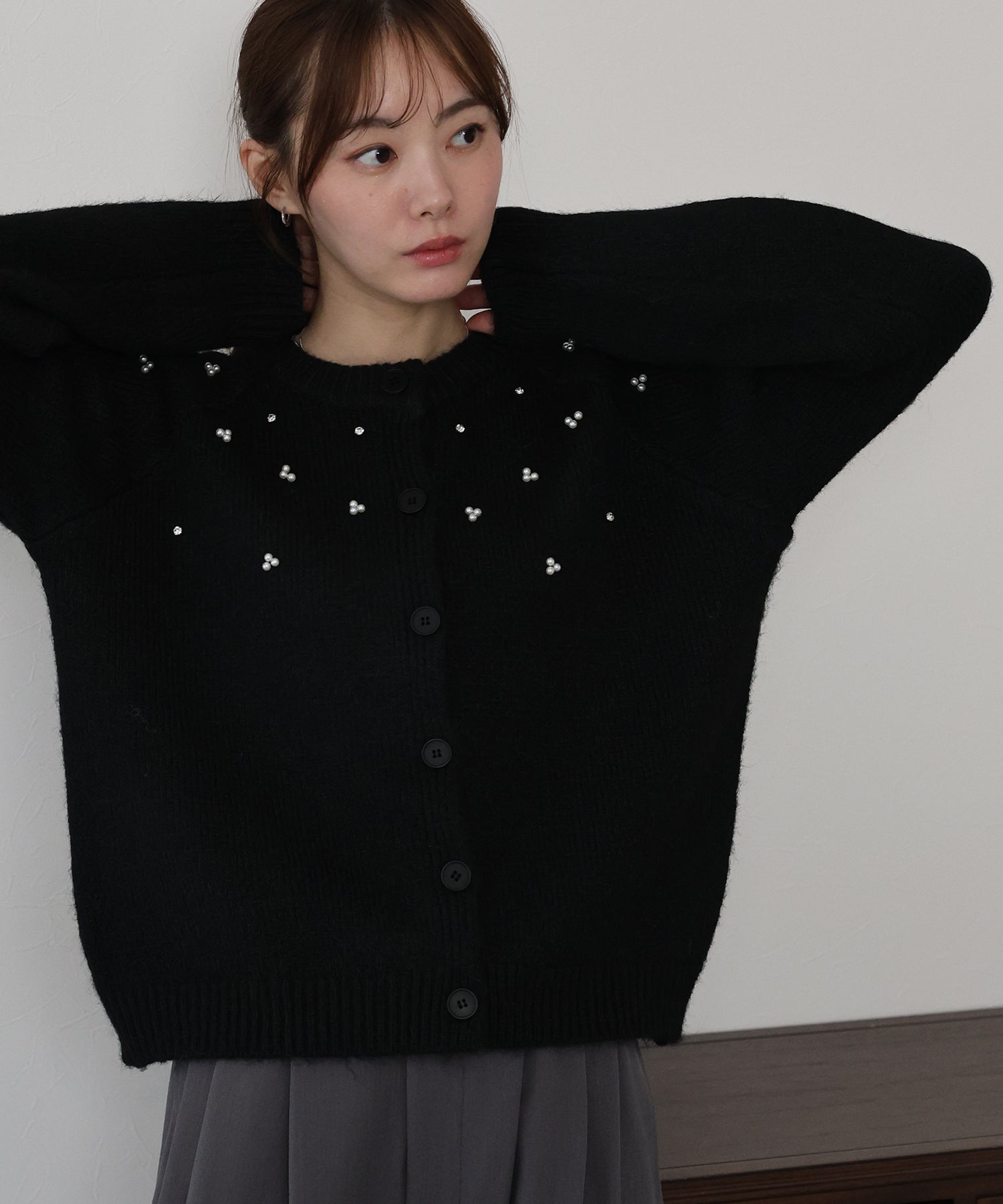 ブルーイースト BLUEEAST パールビジューニットカーディガン (ブラック) ブラック