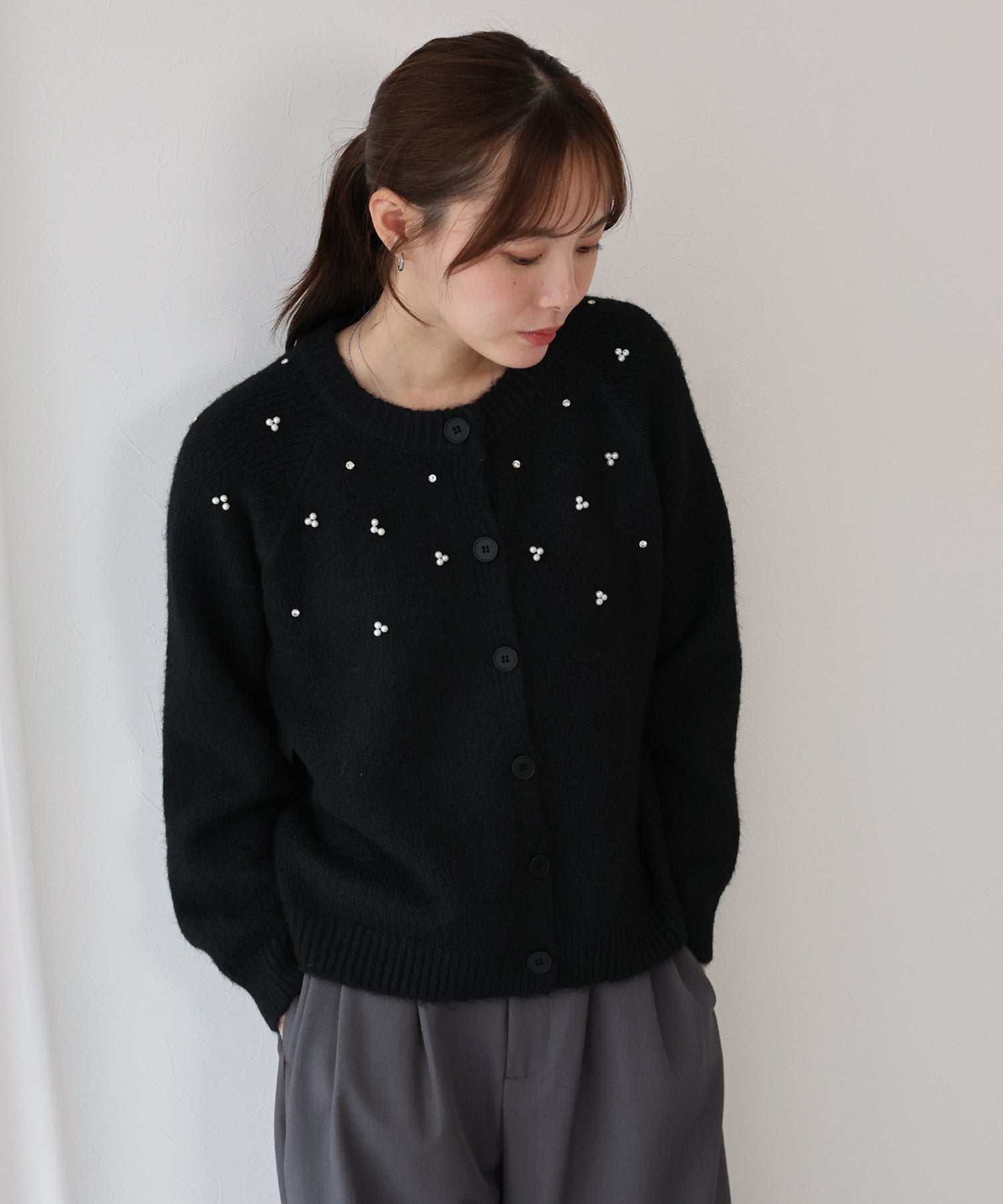 ブルーイースト BLUEEAST パールビジューニットカーディガン (ブラック) ブラック