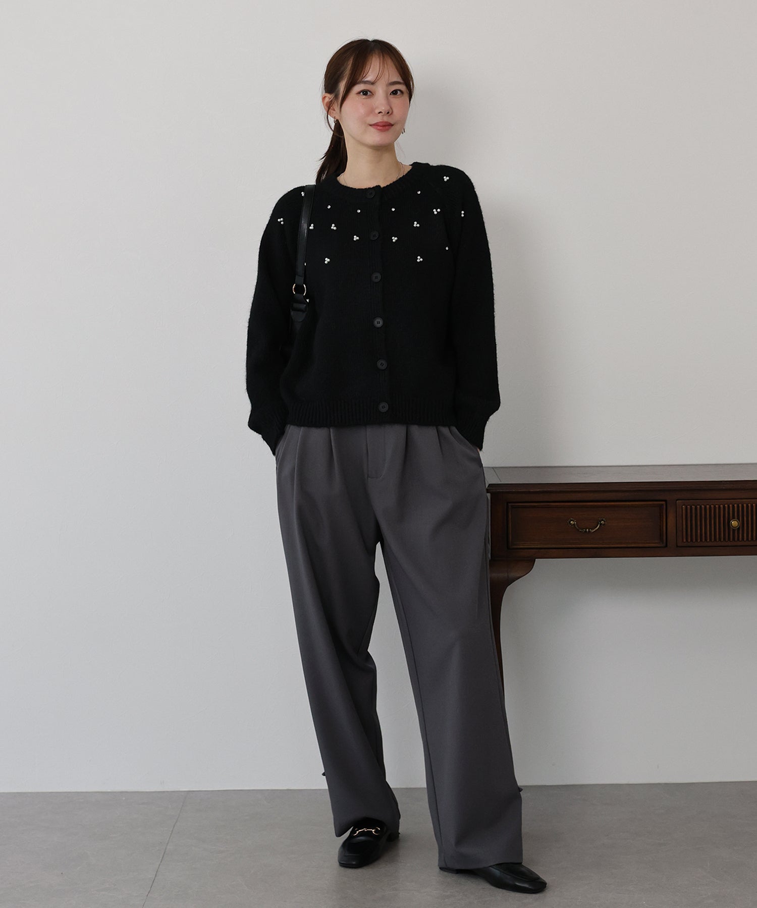 ブルーイースト BLUEEAST パールビジューニットカーディガン (ブラック) ブラック