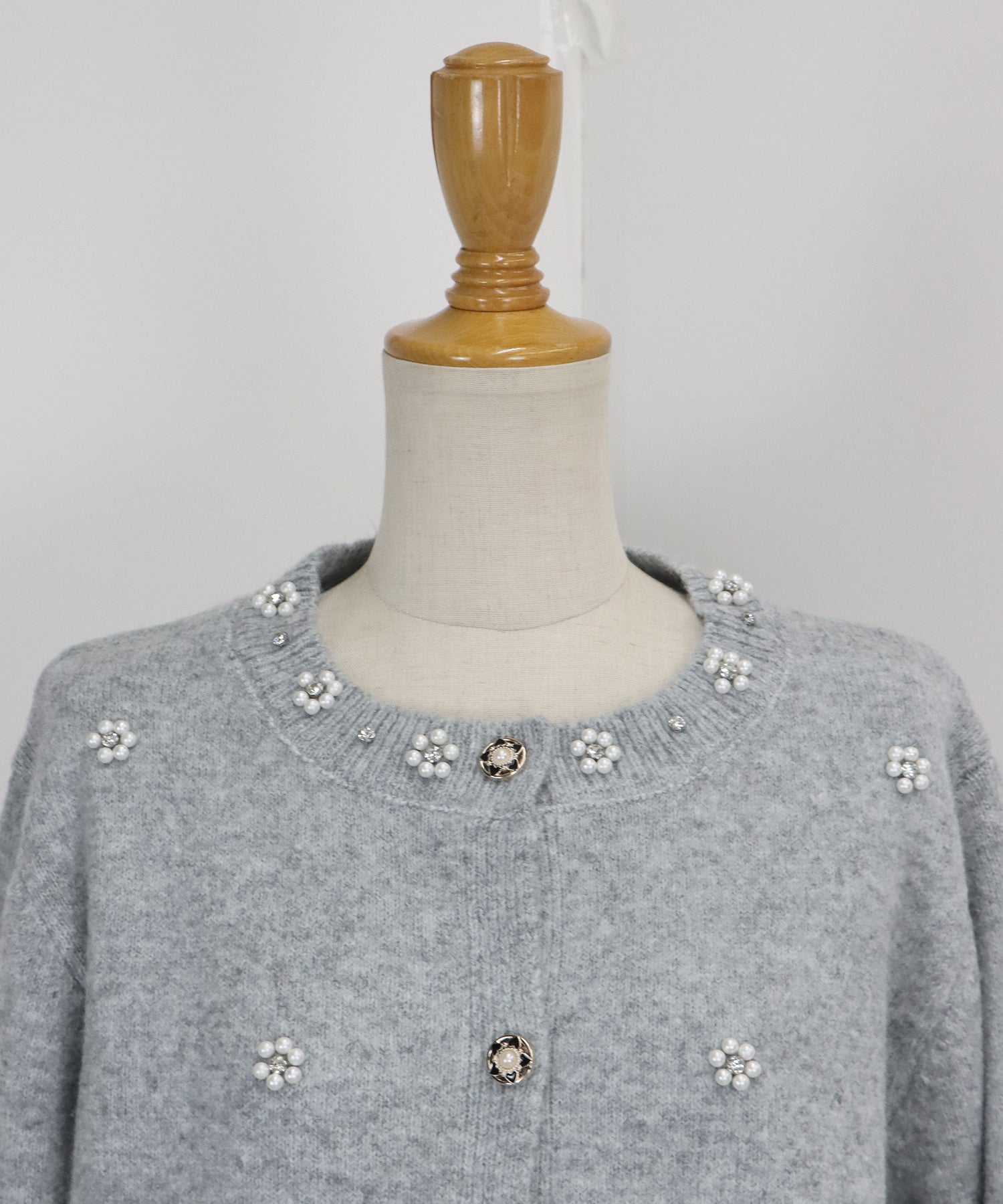 ブルーイースト BLUEEAST フラワービジューカーディガン (アイボリー) アイボリー