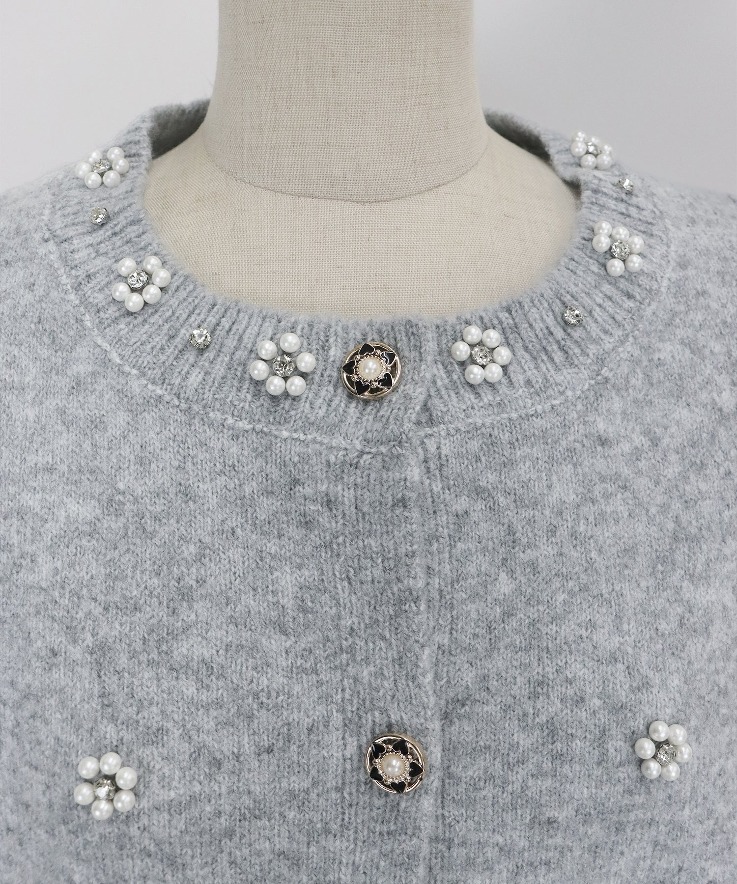 ブルーイースト BLUEEAST フラワービジューカーディガン (アイボリー) アイボリー