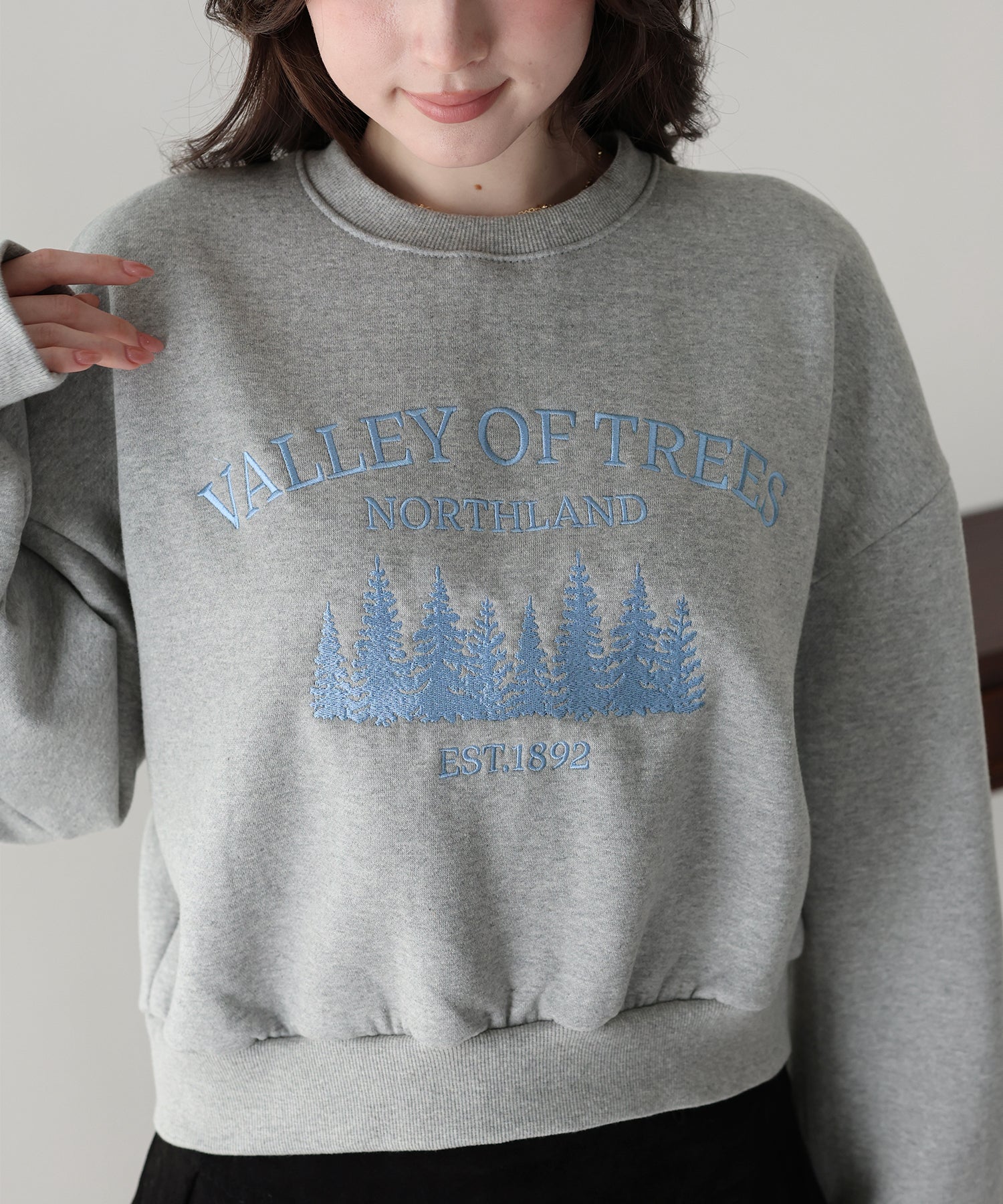 ブルーイースト BLUEEAST 裏起毛フォレスト刺繍スウェット (アイボリー) アイボリー