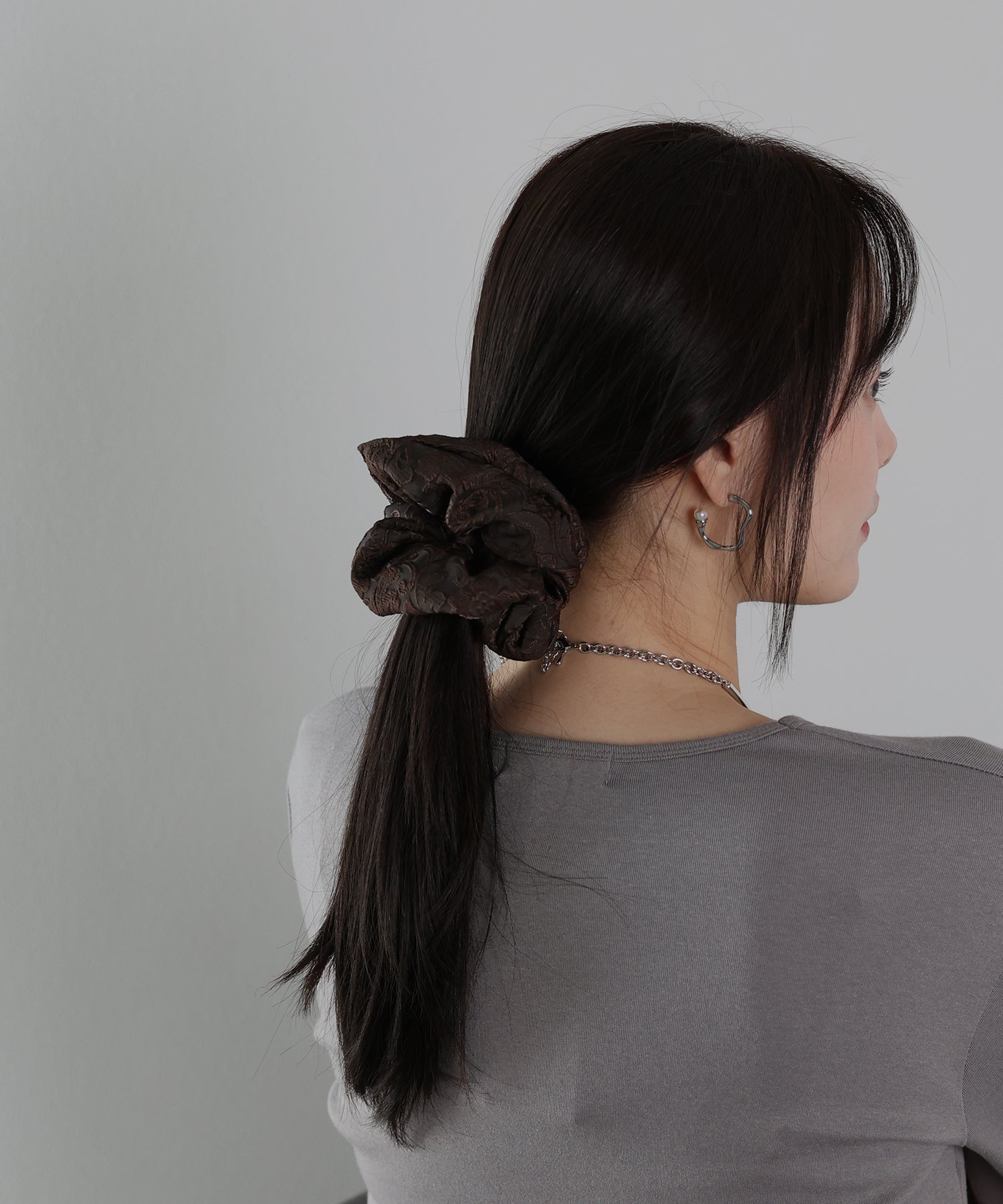 ジェーバイブルー J by blue ジャガードサテンシュシュ (ブラック) ブラック