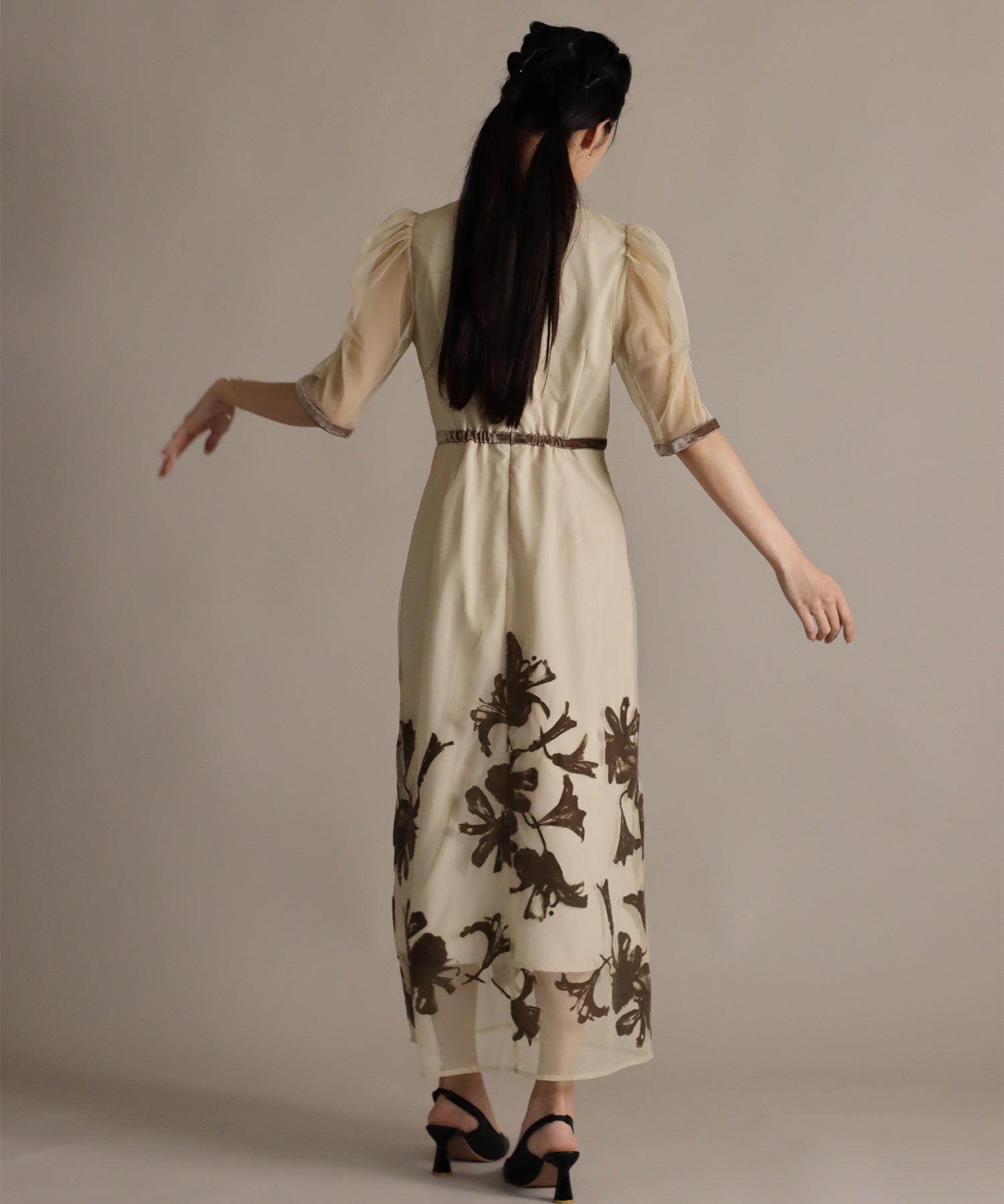 ジェーバイブルー J by blue 《結婚式 パーティー 二次会》KYOTOフロッキーフラワータイトドレス (ベージュ(33)) ベージュ(33)