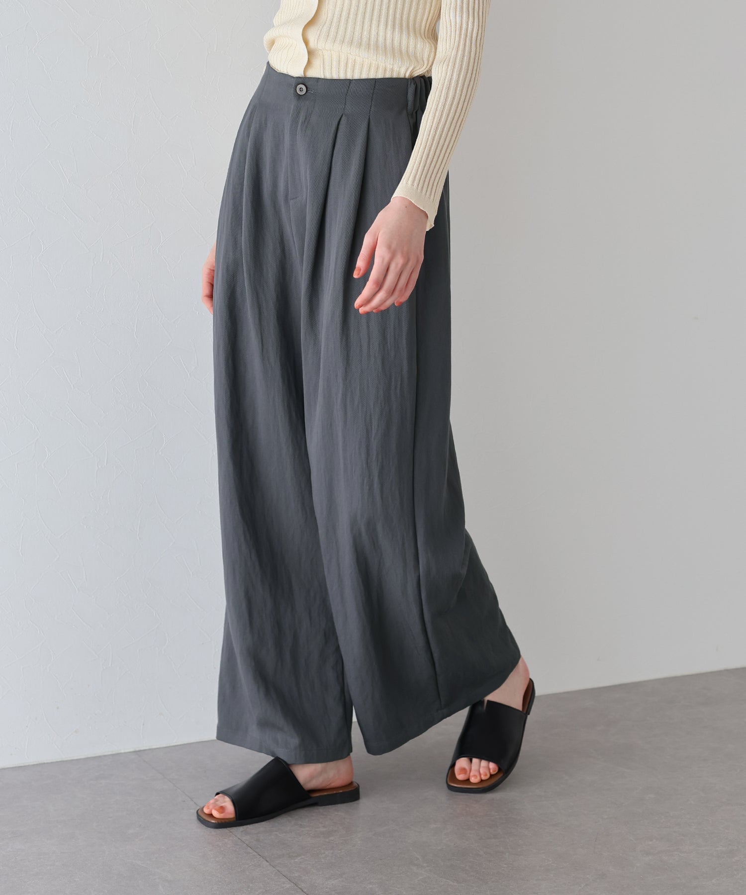 ジェーバイブルー J by blue ハイウエストタックパンツ (ブラック) ブラック