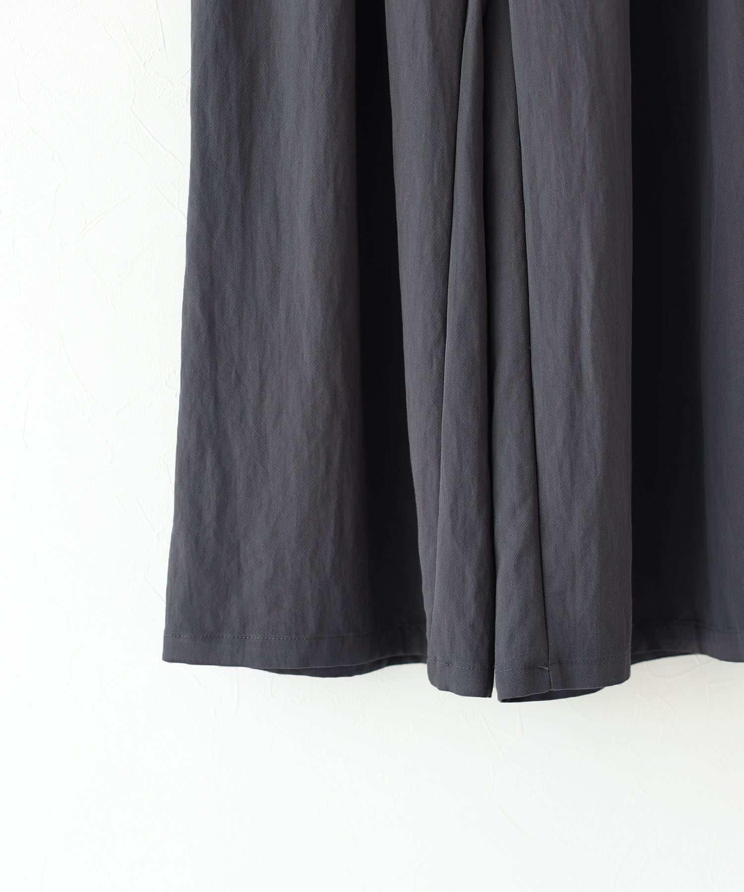 ジェーバイブルー J by blue ハイウエストタックパンツ (ブラック) ブラック