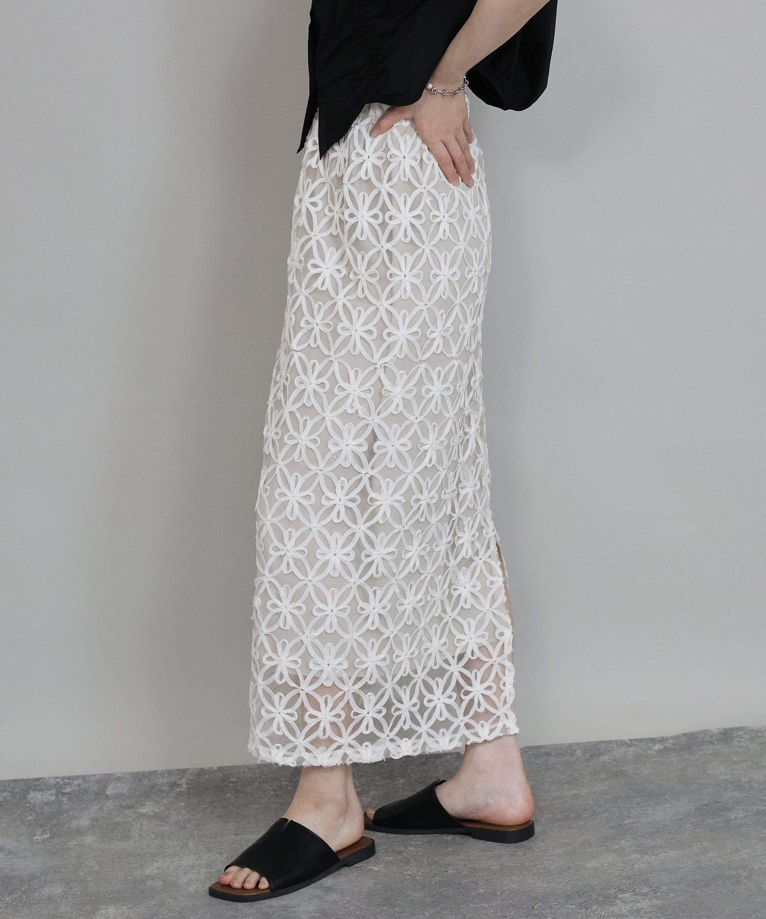 ジェーバイブルー J by blue チュールフラワータイトスカート (アイボリー) アイボリー