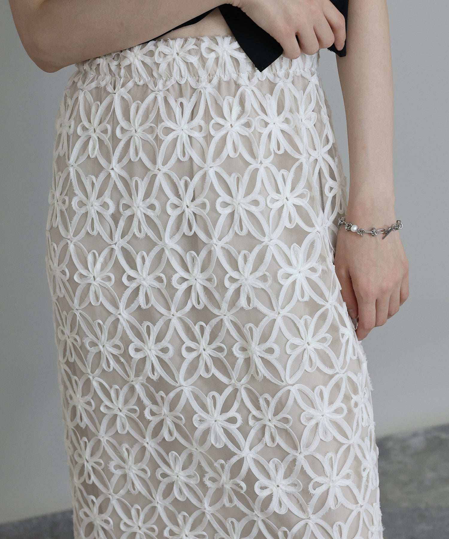 ジェーバイブルー J by blue チュールフラワータイトスカート (アイボリー) アイボリー