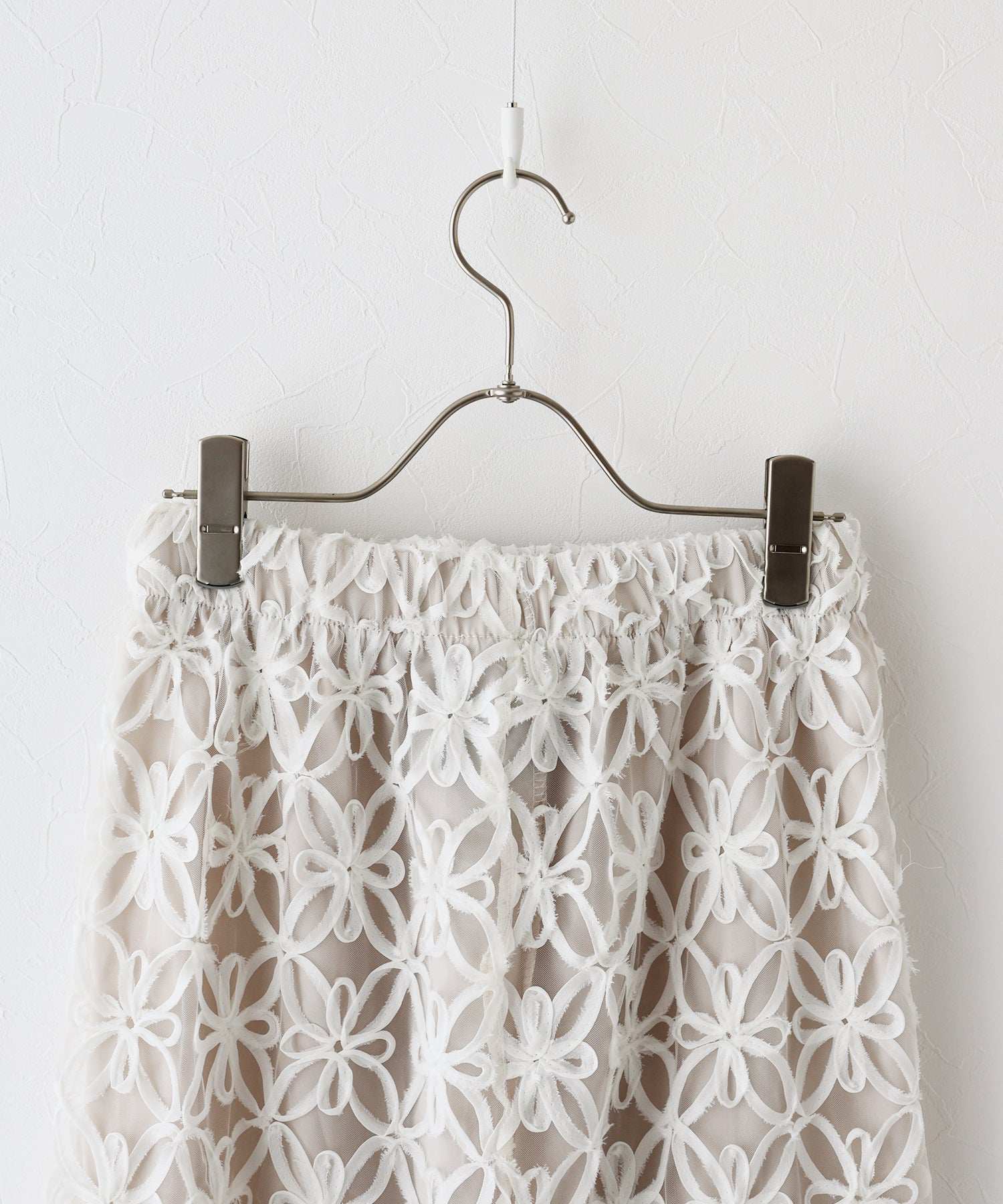 ジェーバイブルー J by blue チュールフラワータイトスカート (アイボリー) アイボリー