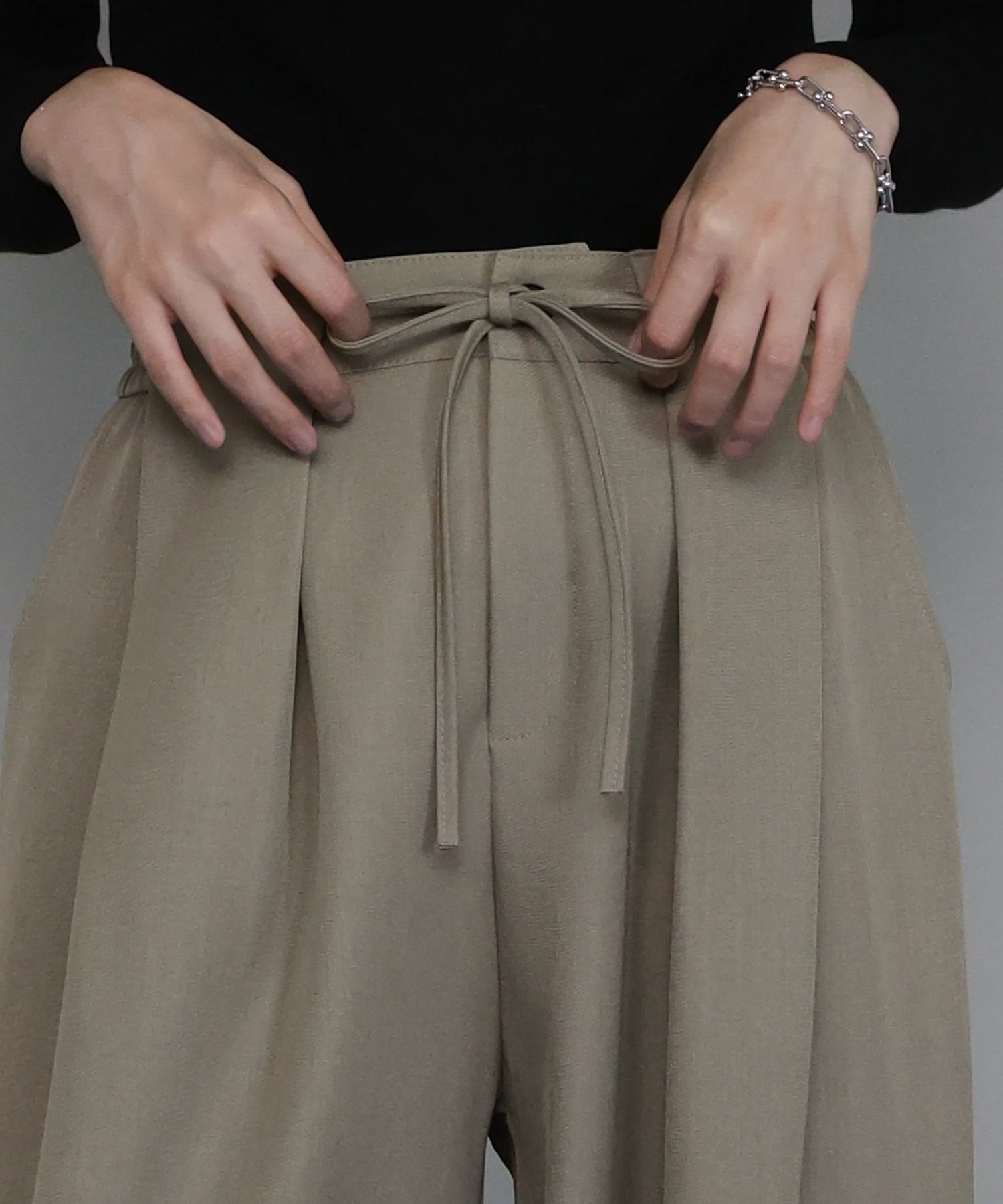 ジェーバイブルー J by blue タックワイドパンツ (ブラック) ブラック