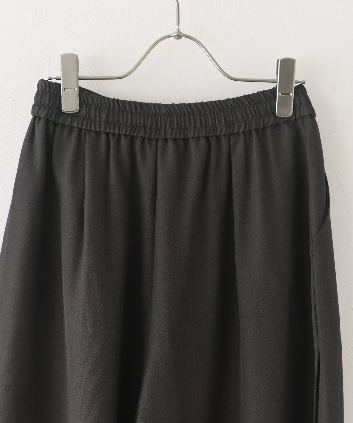 ジェーバイブルー J by blue タックワイドパンツ (ブラック) ブラック