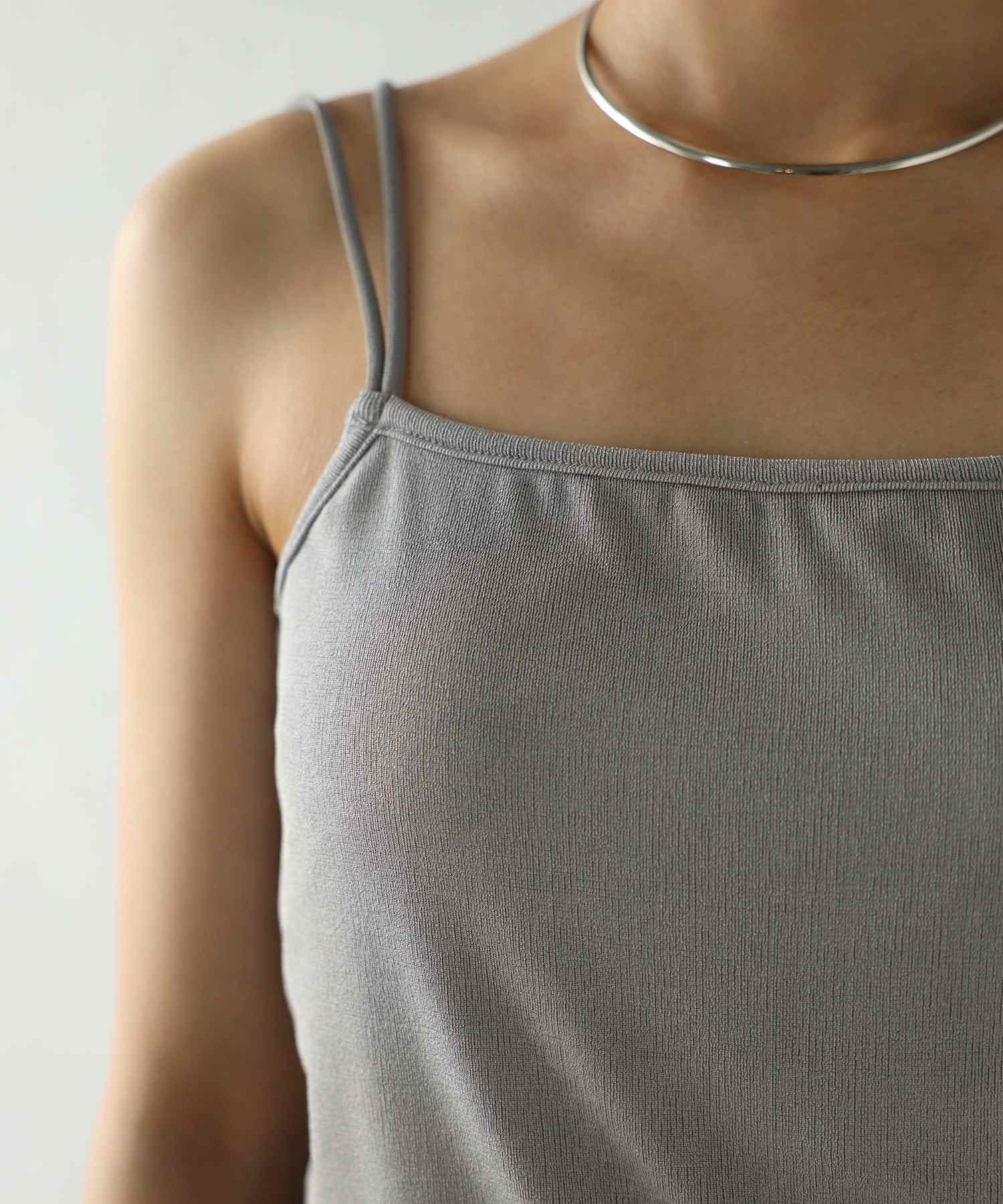 ボンジュールサガン BONJOUR SAGAN UVカット接触冷感バックデザインシャイニーストレッチキャミ (LIGHT-GRAY) LIGHT-GRAY