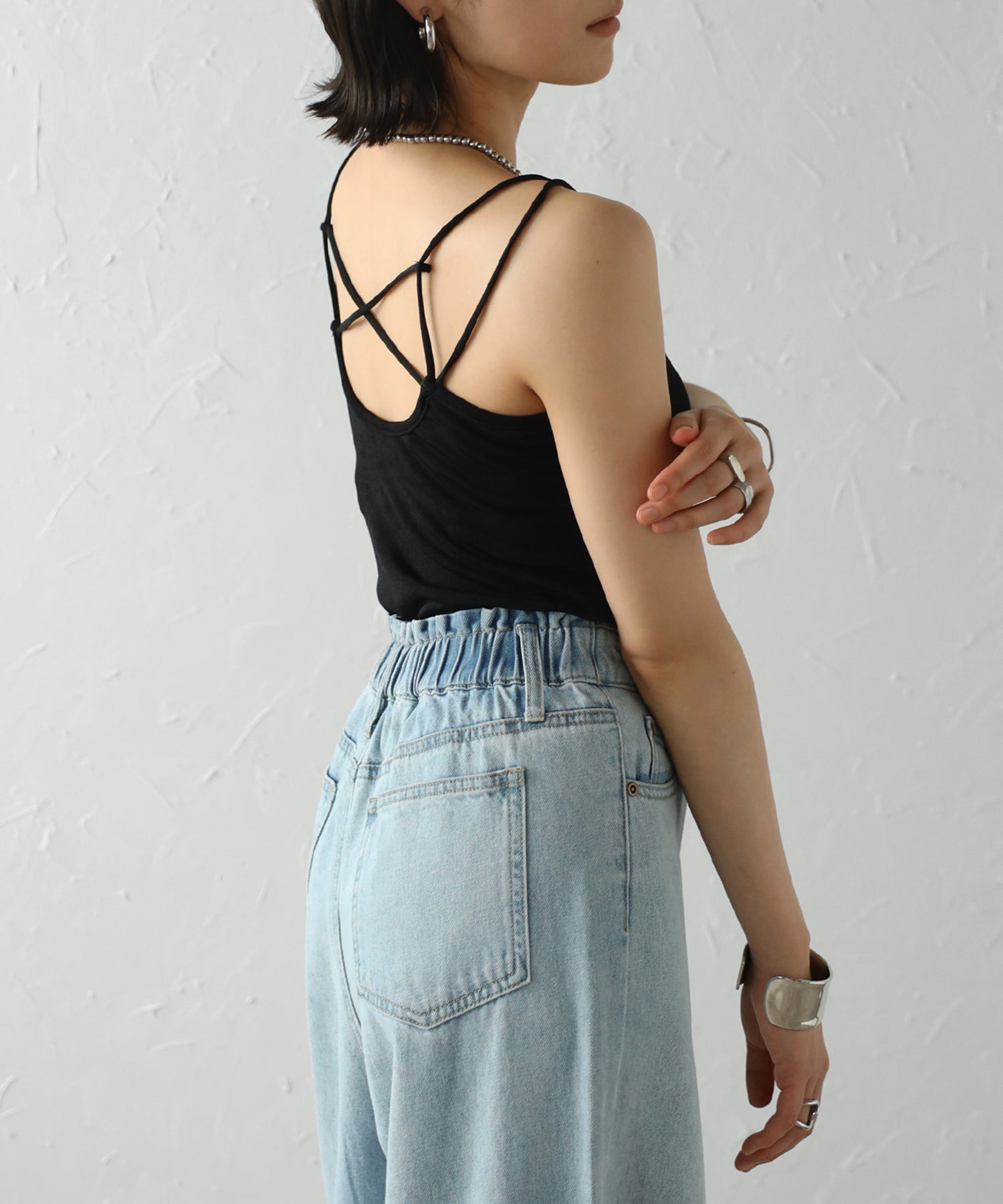 ボンジュールサガン BONJOUR SAGAN UVカット接触冷感バックデザインシャイニーストレッチキャミ (LIGHT-GRAY) LIGHT-GRAY