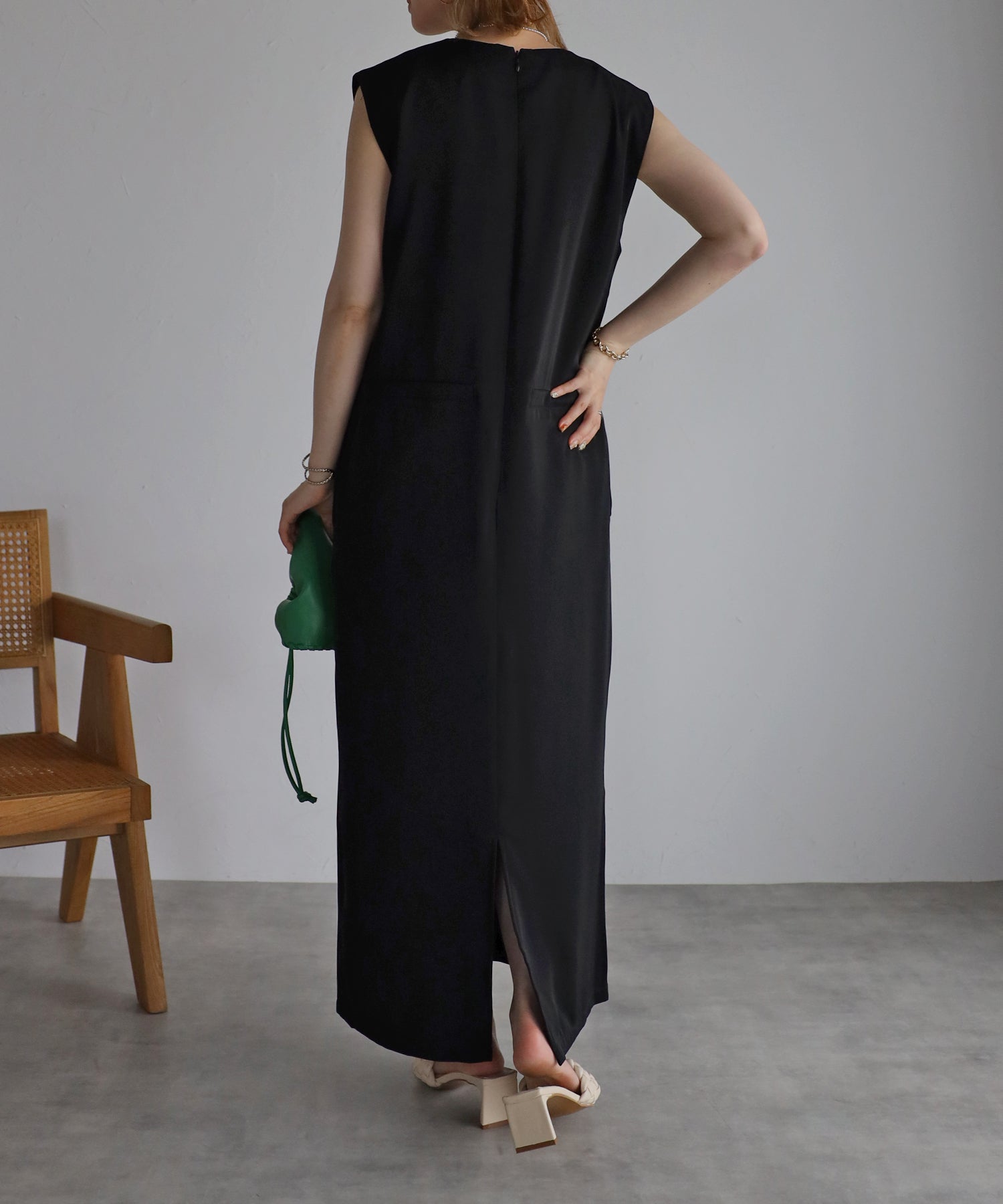 ボンジュールサガン BONJOUR SAGAN ディープVネックワンピース (Ivory) Ivory