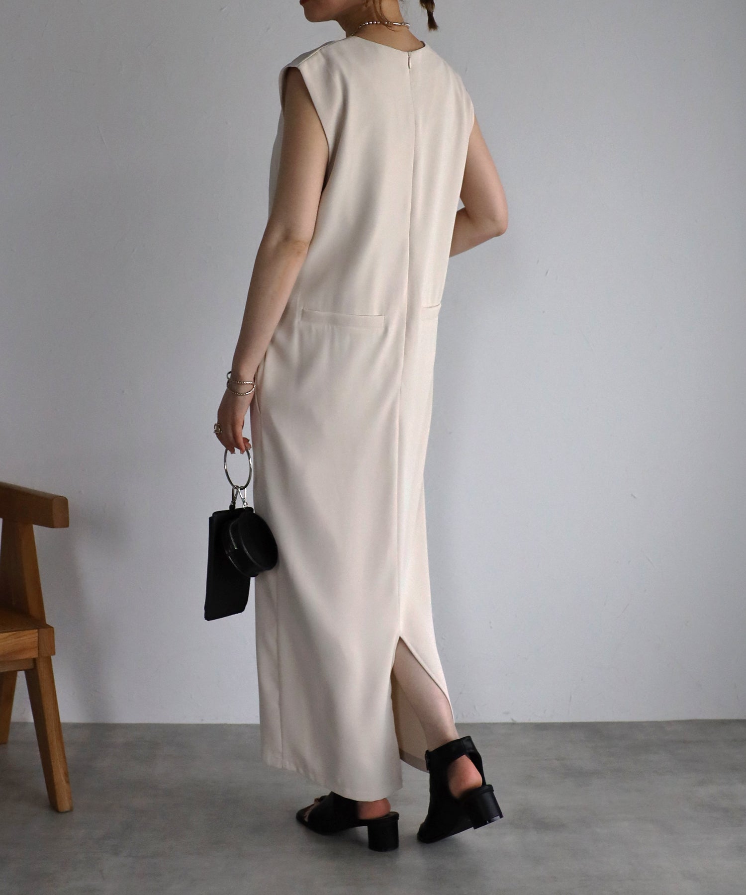 ボンジュールサガン BONJOUR SAGAN ディープVネックワンピース (Ivory) Ivory