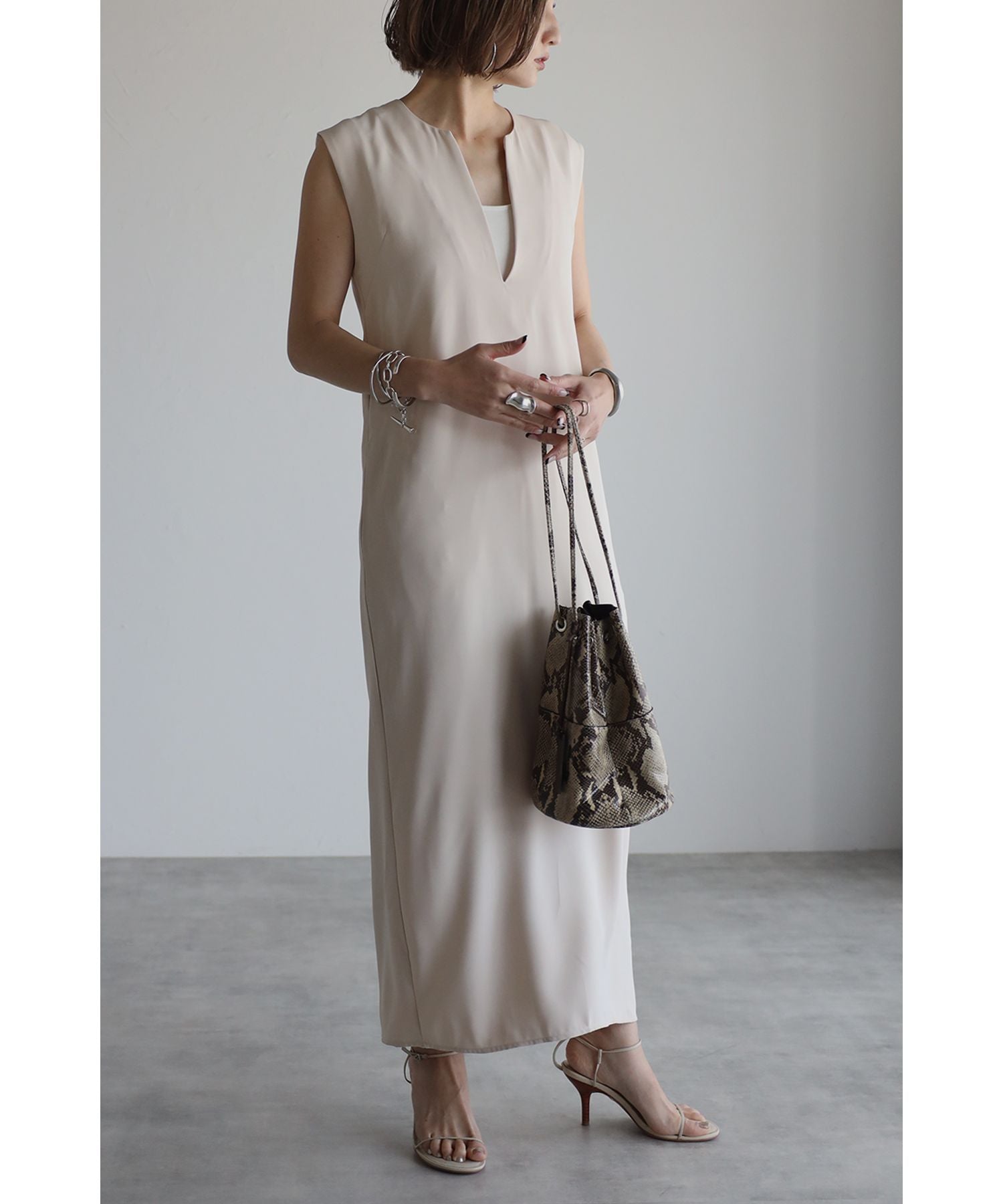 ボンジュールサガン BONJOUR SAGAN ディープVネックワンピース (Ivory) Ivory