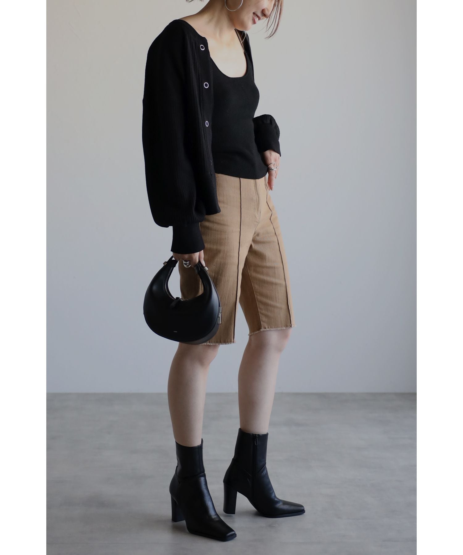 ボンジュールサガン BONJOUR SAGAN 裾カットバミューダパンツ (Beige) Beige