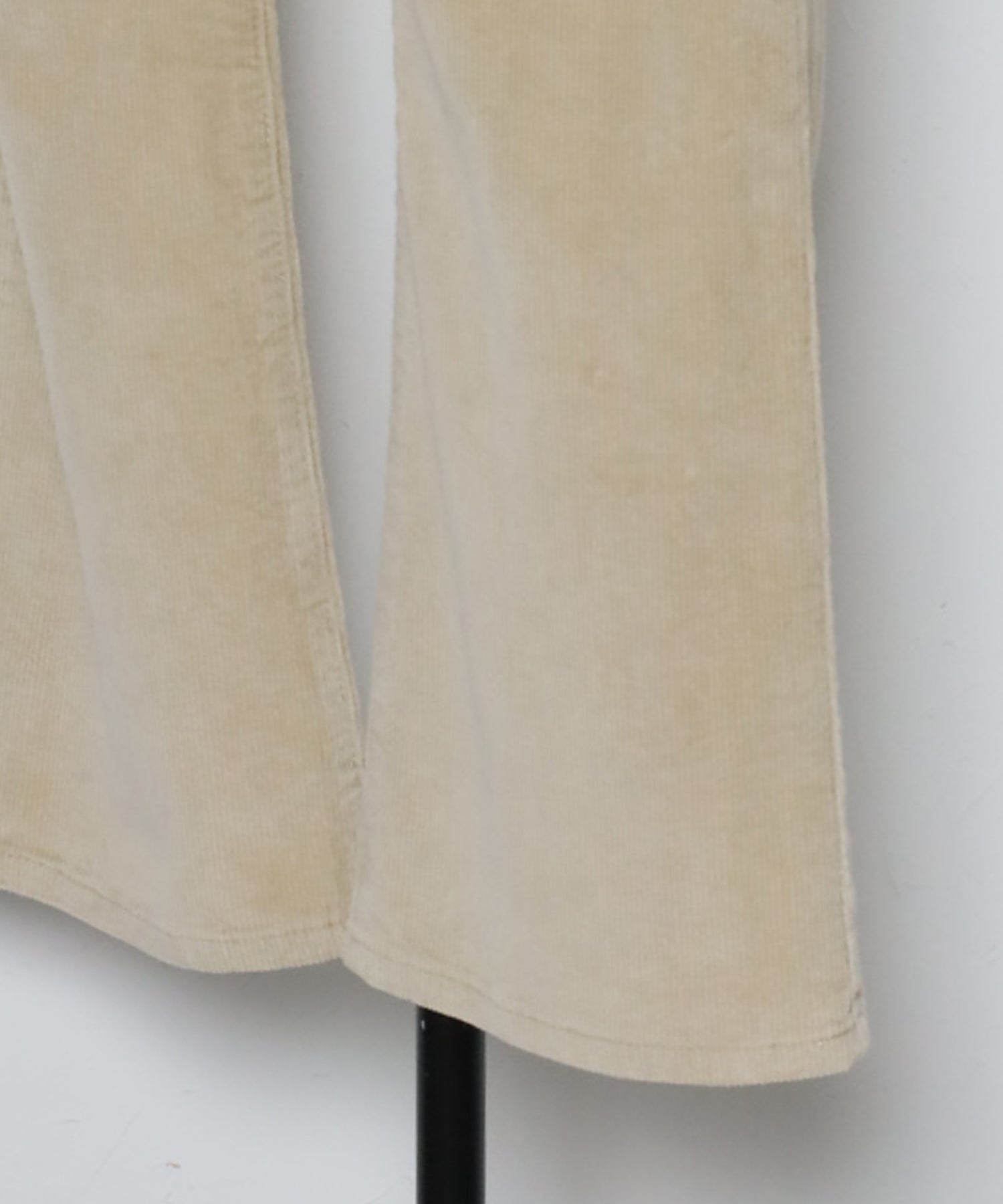 ボンジュールサガン BONJOUR SAGAN コーデュロイセミフレアパンツ (Ivory) Ivory