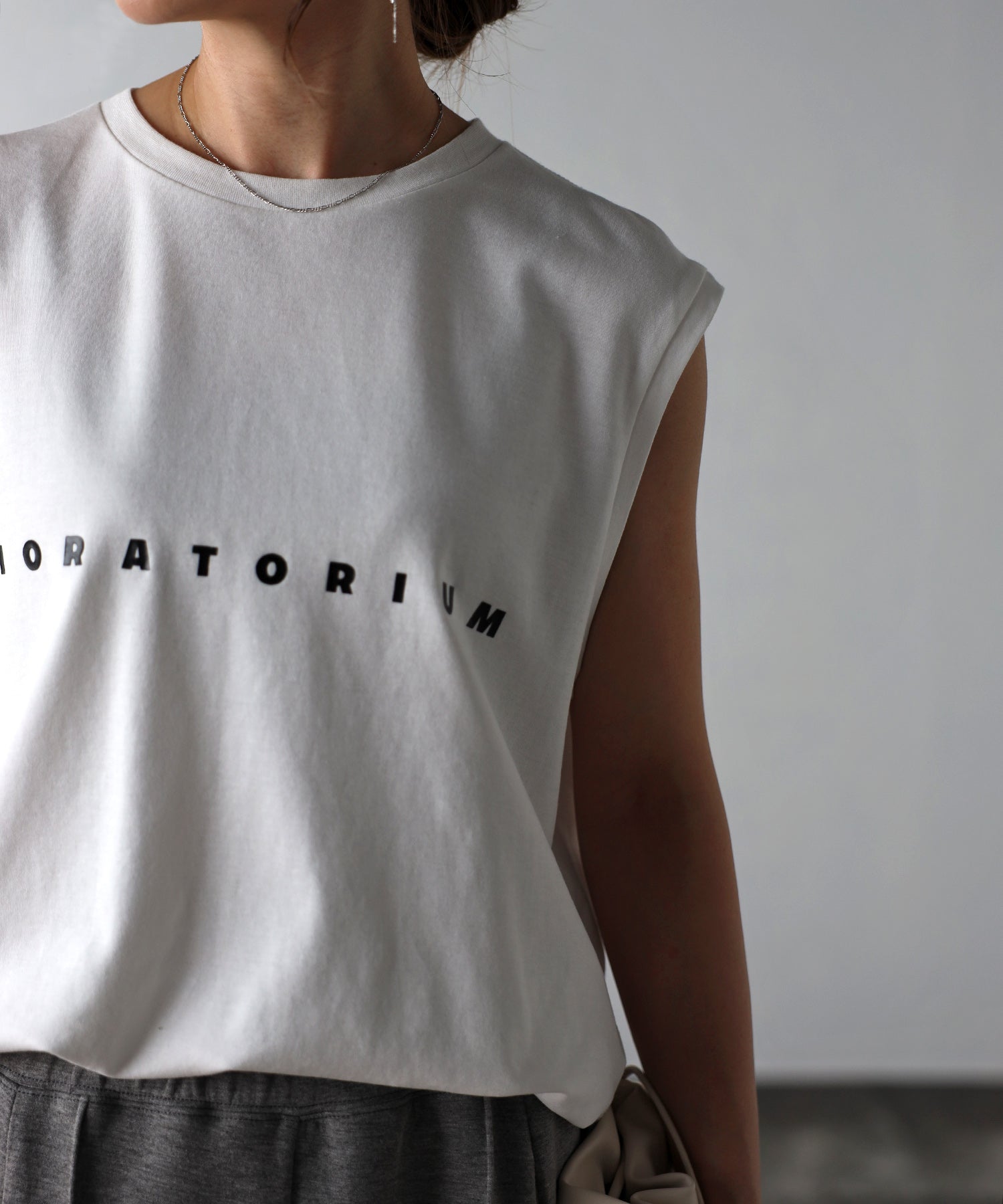 ボンジュールサガン BONJOUR SAGAN MORATORIUMコットンフレンチスリーブT (CHARCOAL-GRAY) CHARCOAL-GRAY