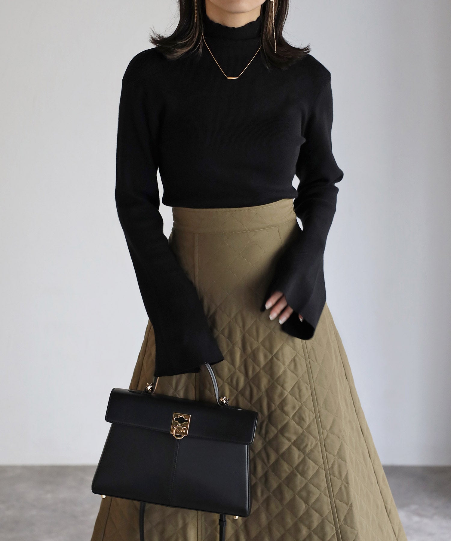 ボンジュールサガン BONJOUR SAGAN 袖スリットハイネックニット