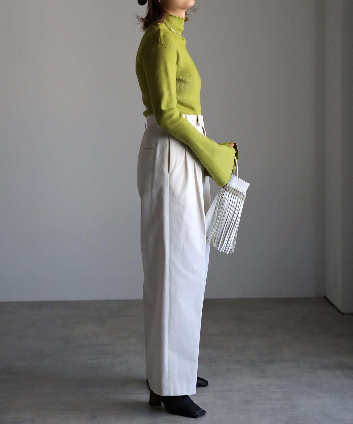 ボンジュールサガン BONJOUR SAGAN 袖スリットハイネックニット