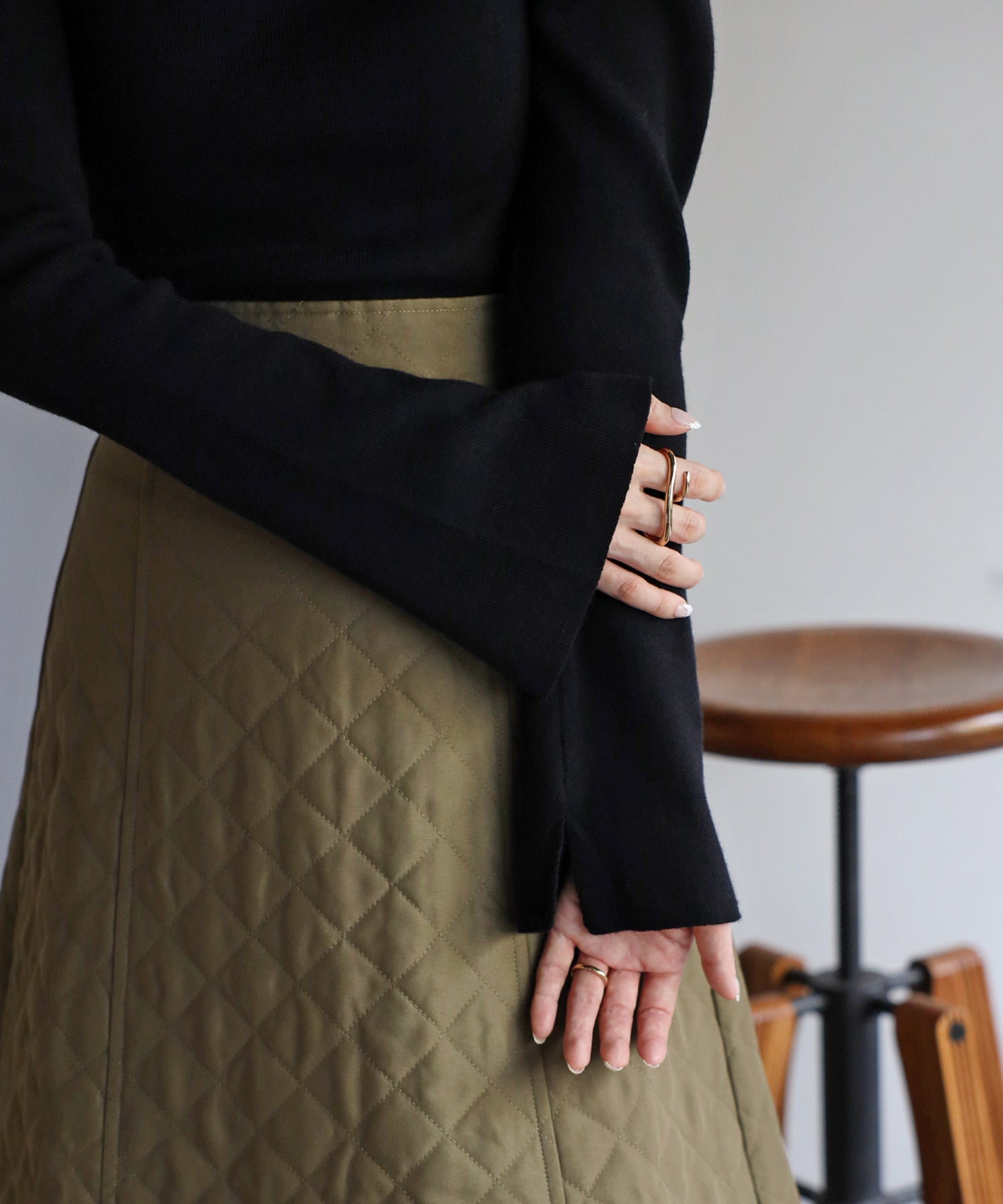 ボンジュールサガン BONJOUR SAGAN 袖スリットハイネックニット