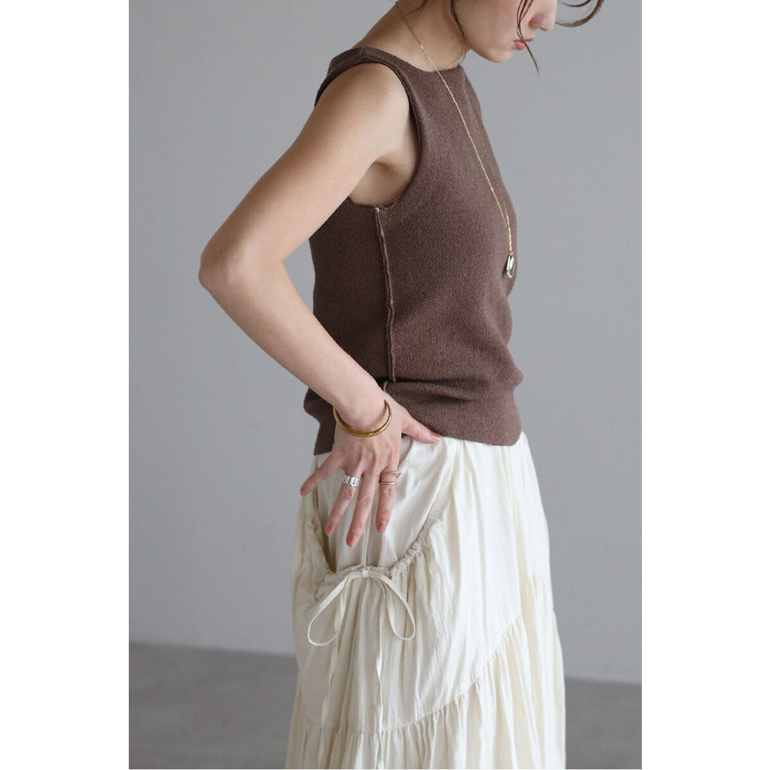 ボンジュールサガン BONJOUR SAGAN バックラインノースリニット (COCOA) COCOA