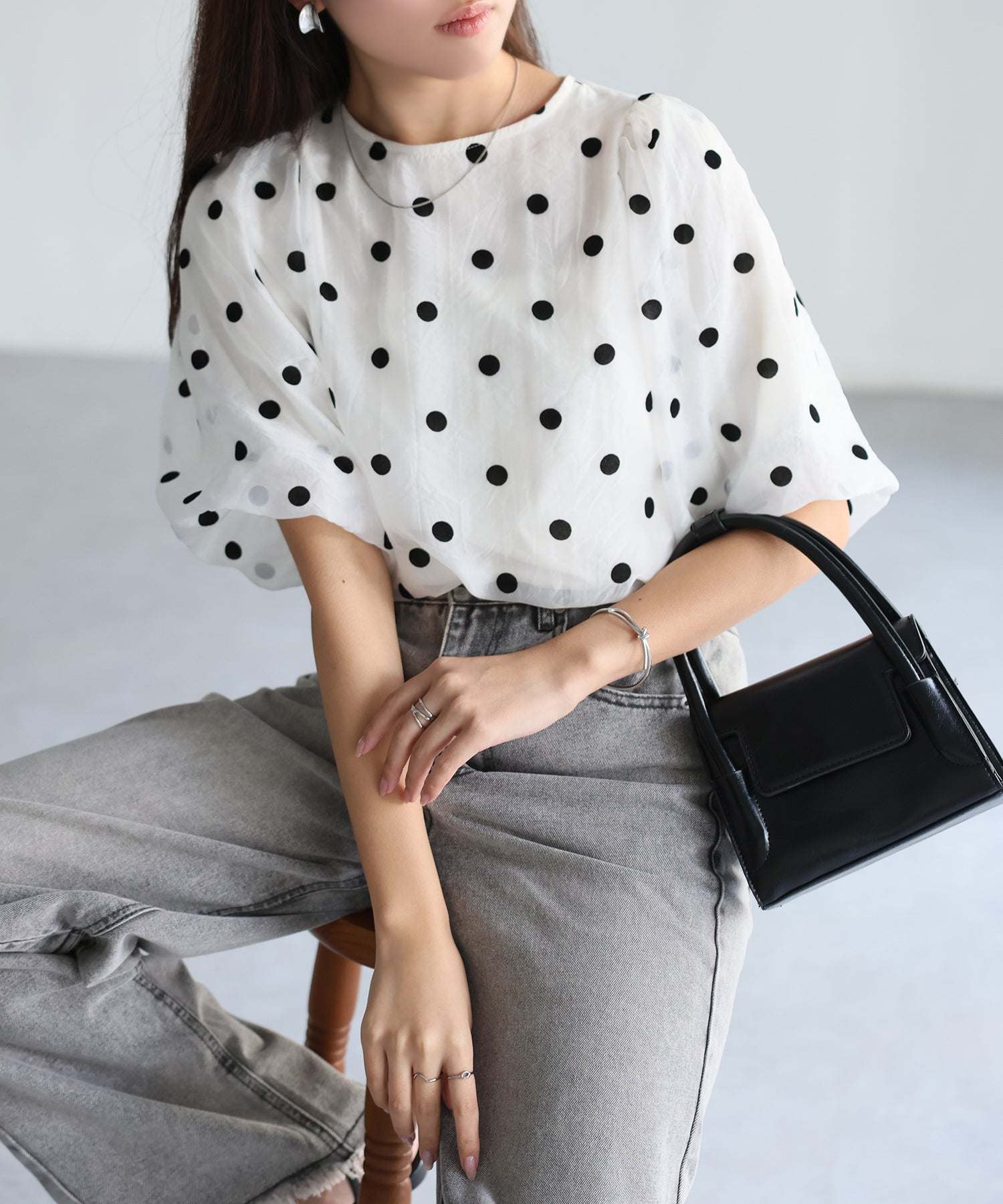 リベリー Riberry オーガンジー半袖ブラウス【フロッキードット/無地】 (ホワイト×ブラック) ホワイト×ブラック