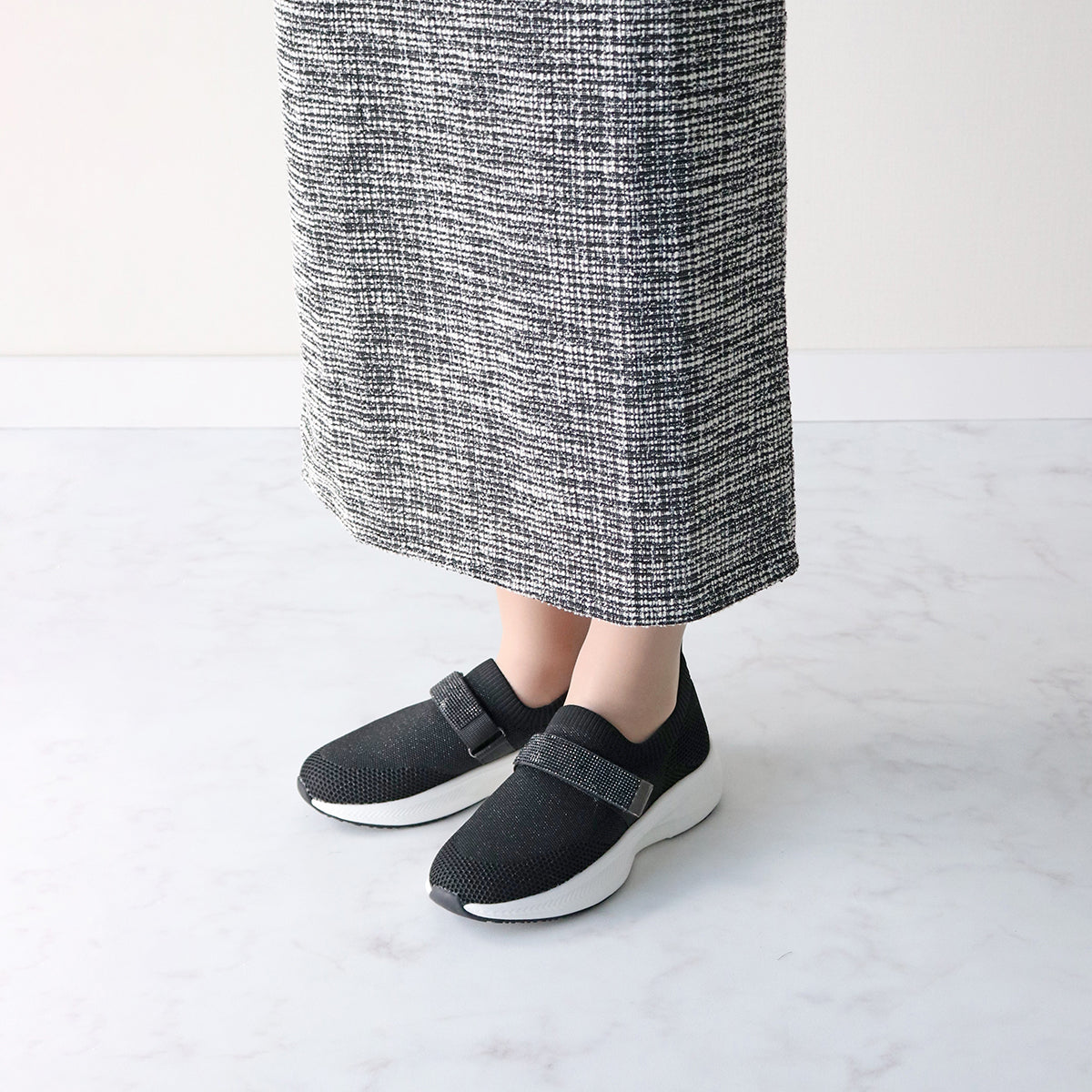 ブリジット バーキン Bridget Birkin ベルトストーンニットスニーカー (ブラック) ブラック