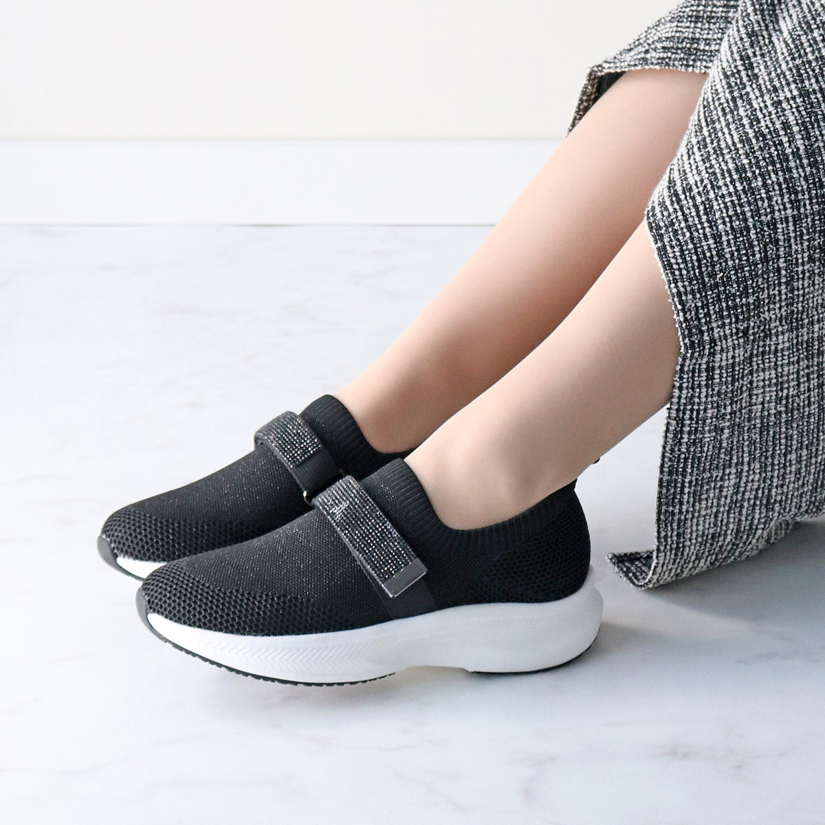 ブリジット バーキン Bridget Birkin ベルトストーンニットスニーカー (ブラック) ブラック