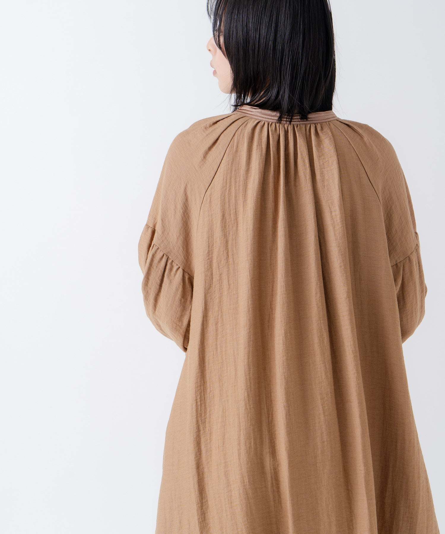 ホワイト whyto. 「WHYTO./ホワイト」ギャザースモックドレス