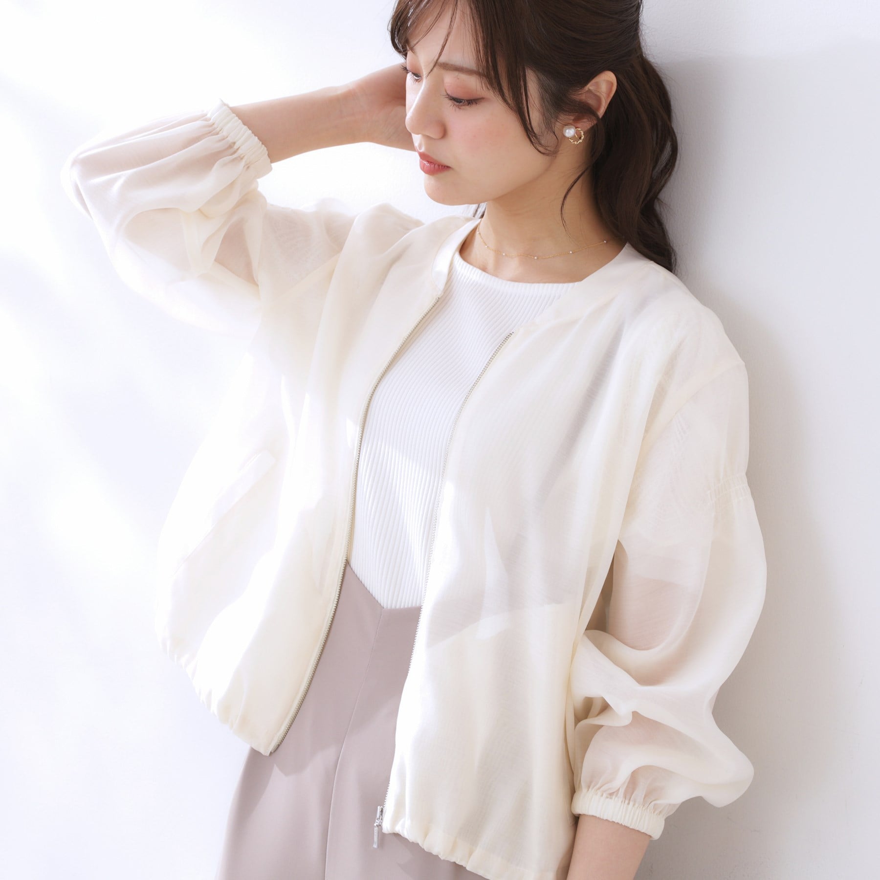 クチュール ブローチ Couture Brooch 袖シャーリングシアーブルゾン (アイボリー(004)) アイボリー(004)