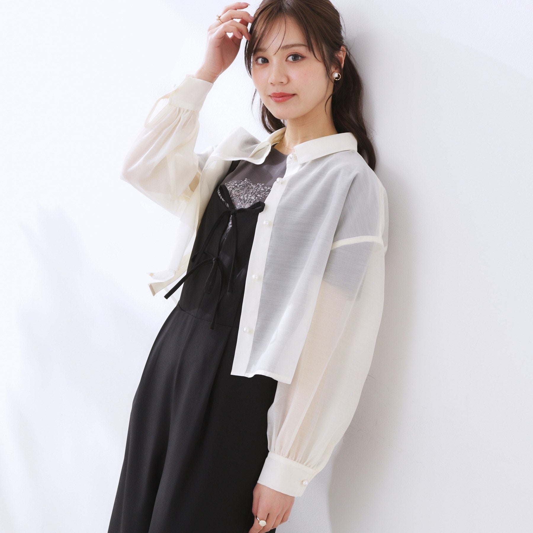 クチュール ブローチ Couture Brooch パール調ボタンシアーシャツ (ピンクベージュ(053)) ピンクベージュ(053)