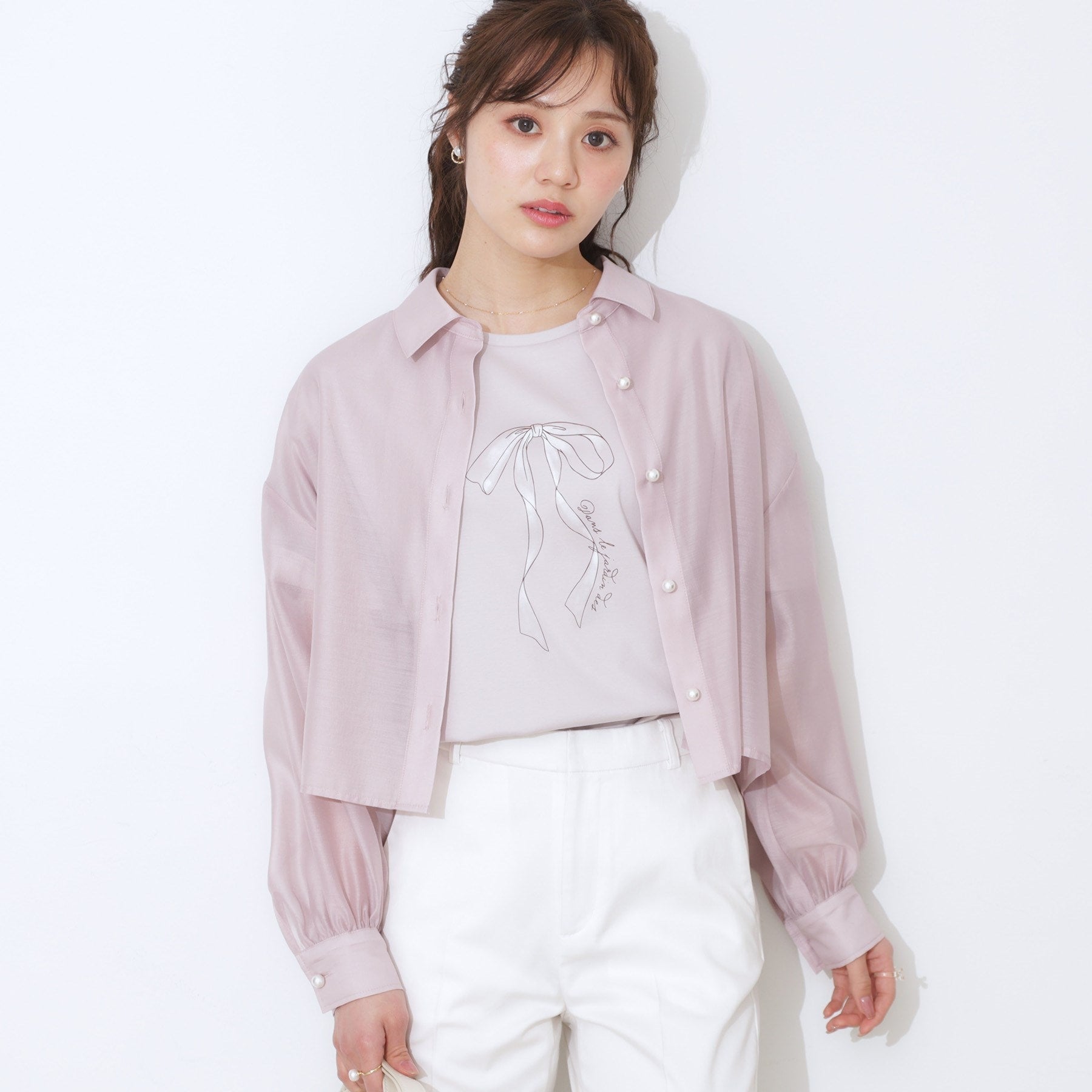 クチュール ブローチ Couture Brooch パール調ボタンシアーシャツ (ピンクベージュ(053)) ピンクベージュ(053)