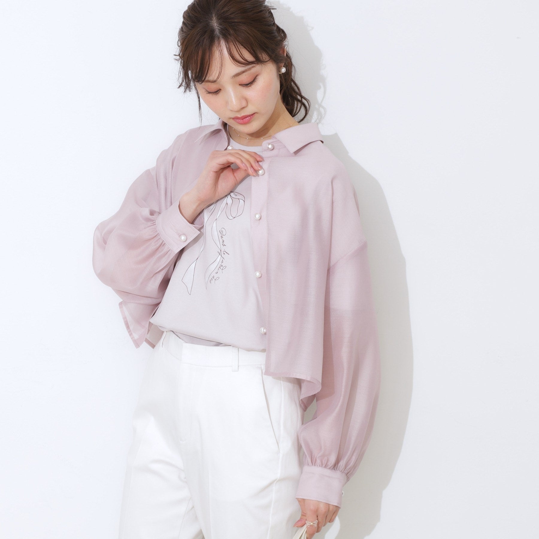 クチュール ブローチ Couture Brooch パール調ボタンシアーシャツ (ピンクベージュ(053)) ピンクベージュ(053)