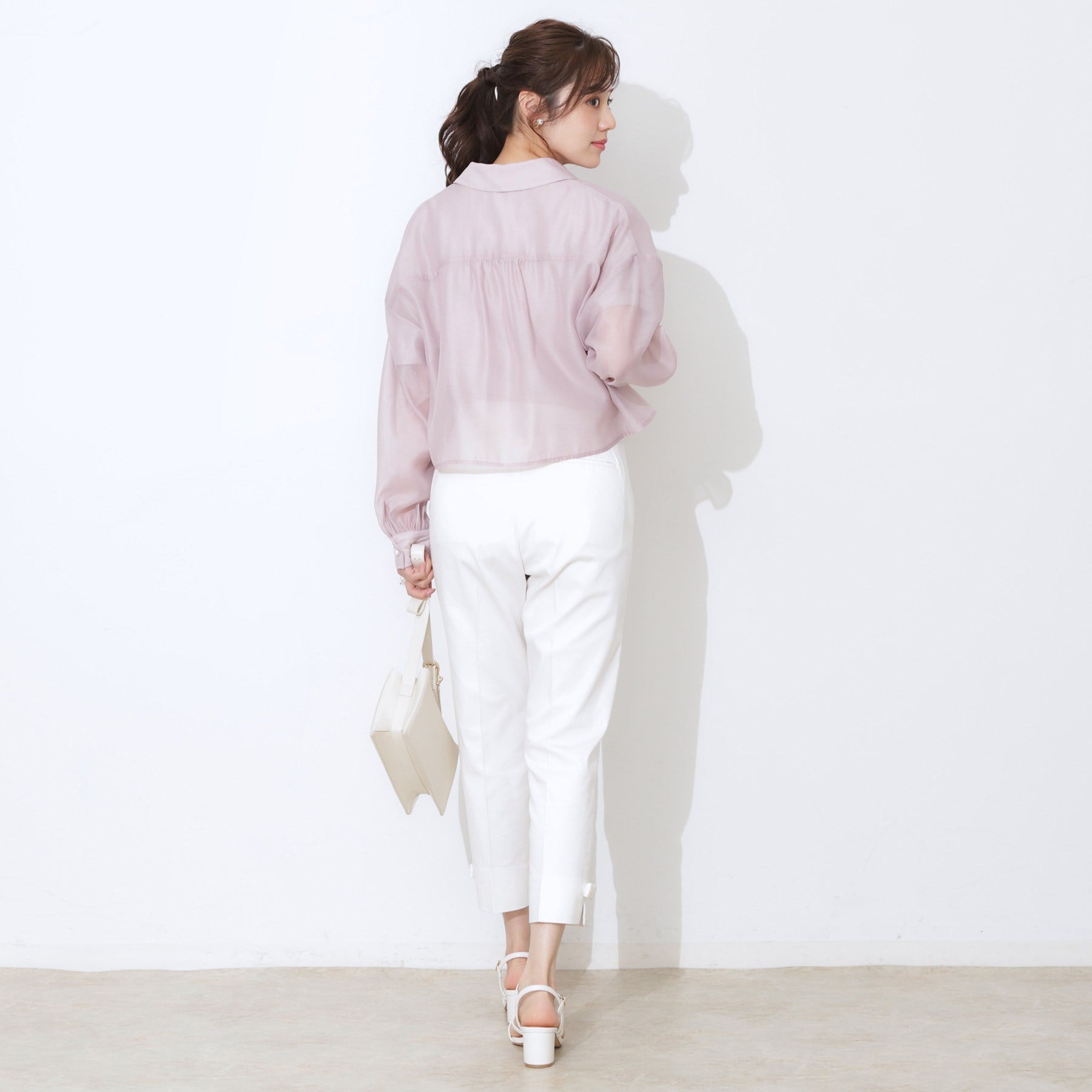 クチュール ブローチ Couture Brooch パール調ボタンシアーシャツ (ピンクベージュ(053)) ピンクベージュ(053)