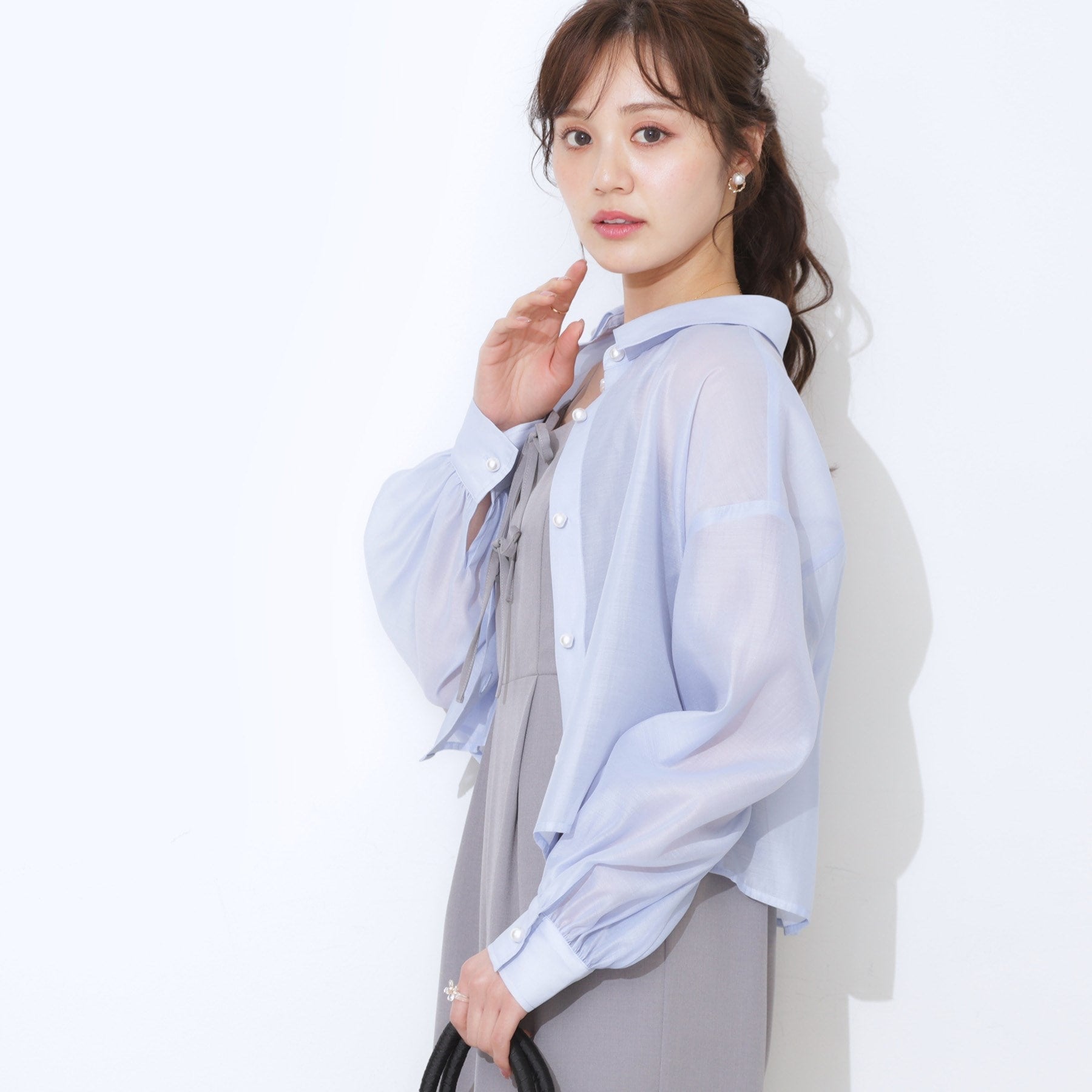 クチュール ブローチ Couture Brooch パール調ボタンシアーシャツ (ピンクベージュ(053)) ピンクベージュ(053)