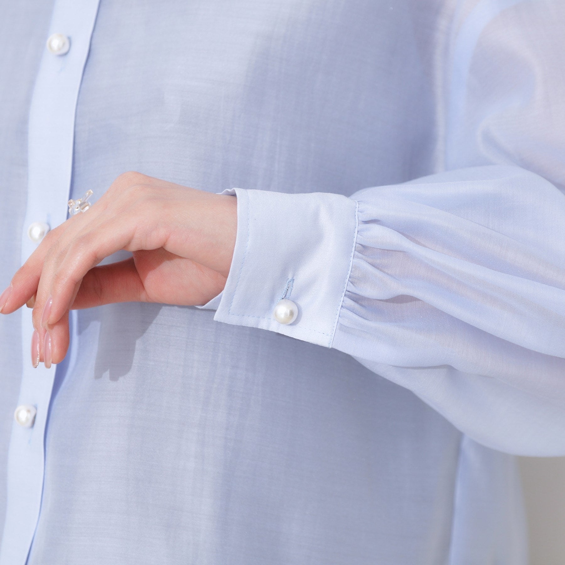 クチュール ブローチ Couture Brooch パール調ボタンシアーシャツ (ピンクベージュ(053)) ピンクベージュ(053)