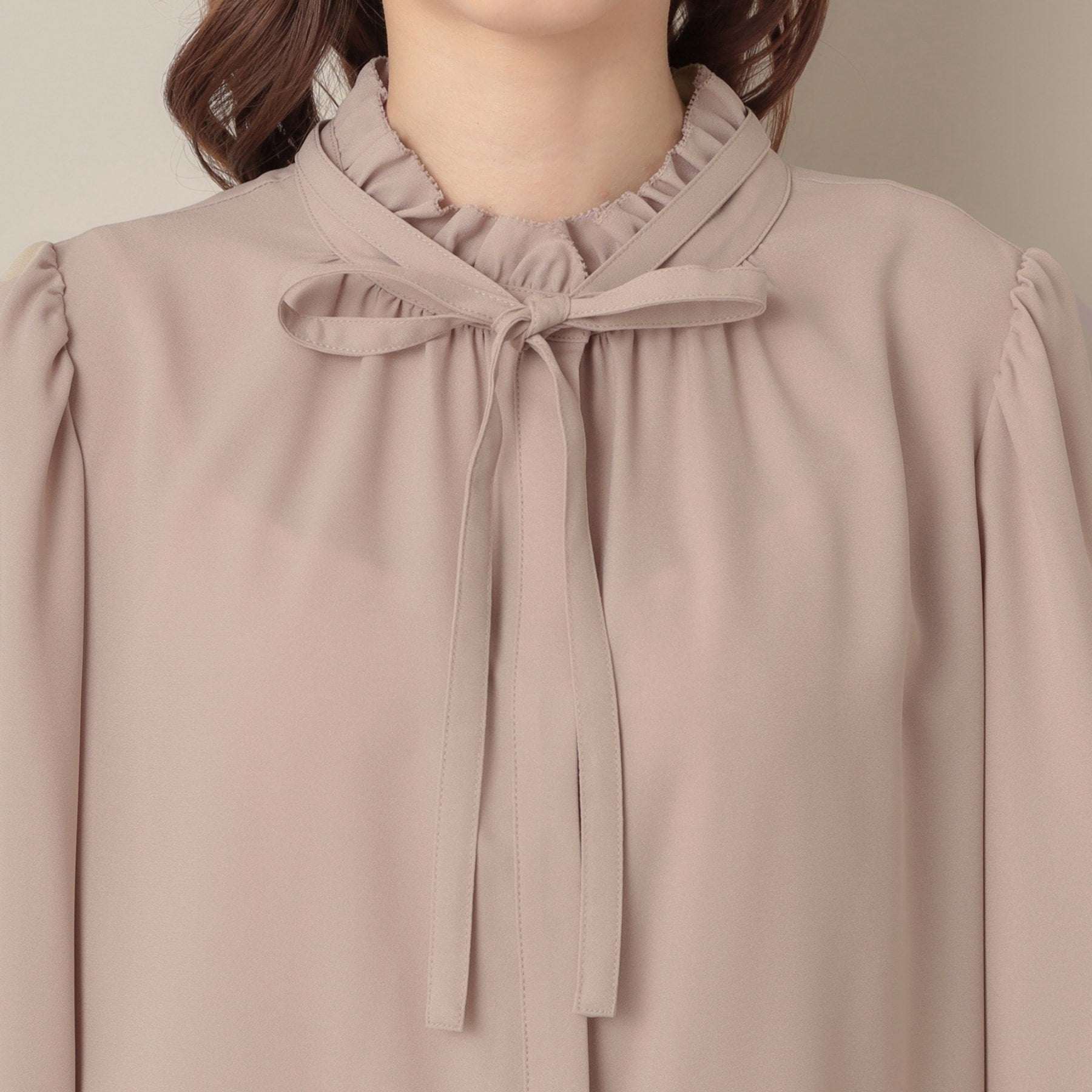 クチュール ブローチ Couture Brooch タイ付きピコフリルブラウス (ピンクベージュ(053)) ピンクベージュ(053)